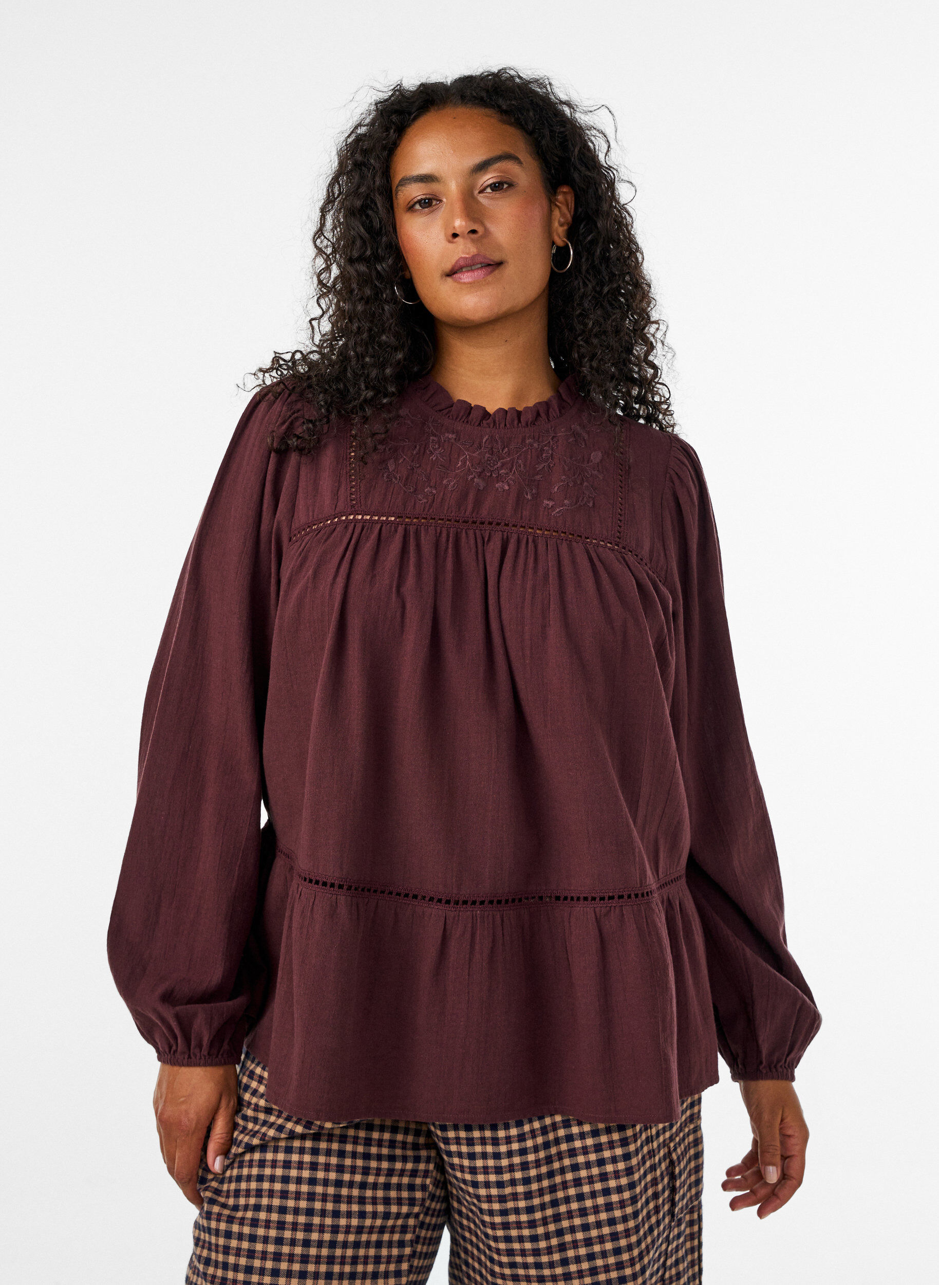 ZizziBlouse avec broderie et bordure broderie ajour&eacute;e, Bordeaux fonc&eacute;, Model image number 0