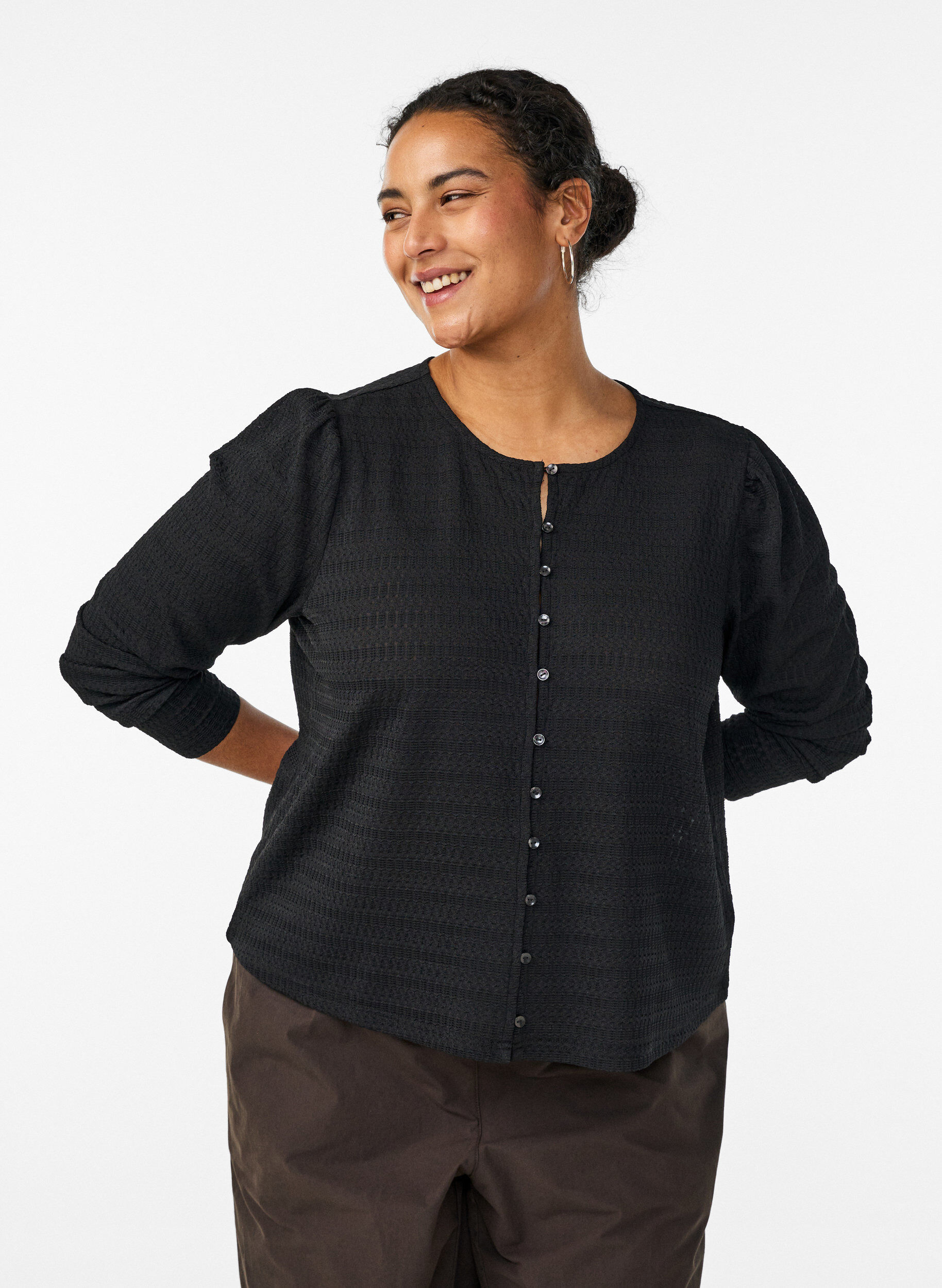 Blouse avec motif textur&eacute; et fermeture boutonn&eacute;e, Noir, Model
