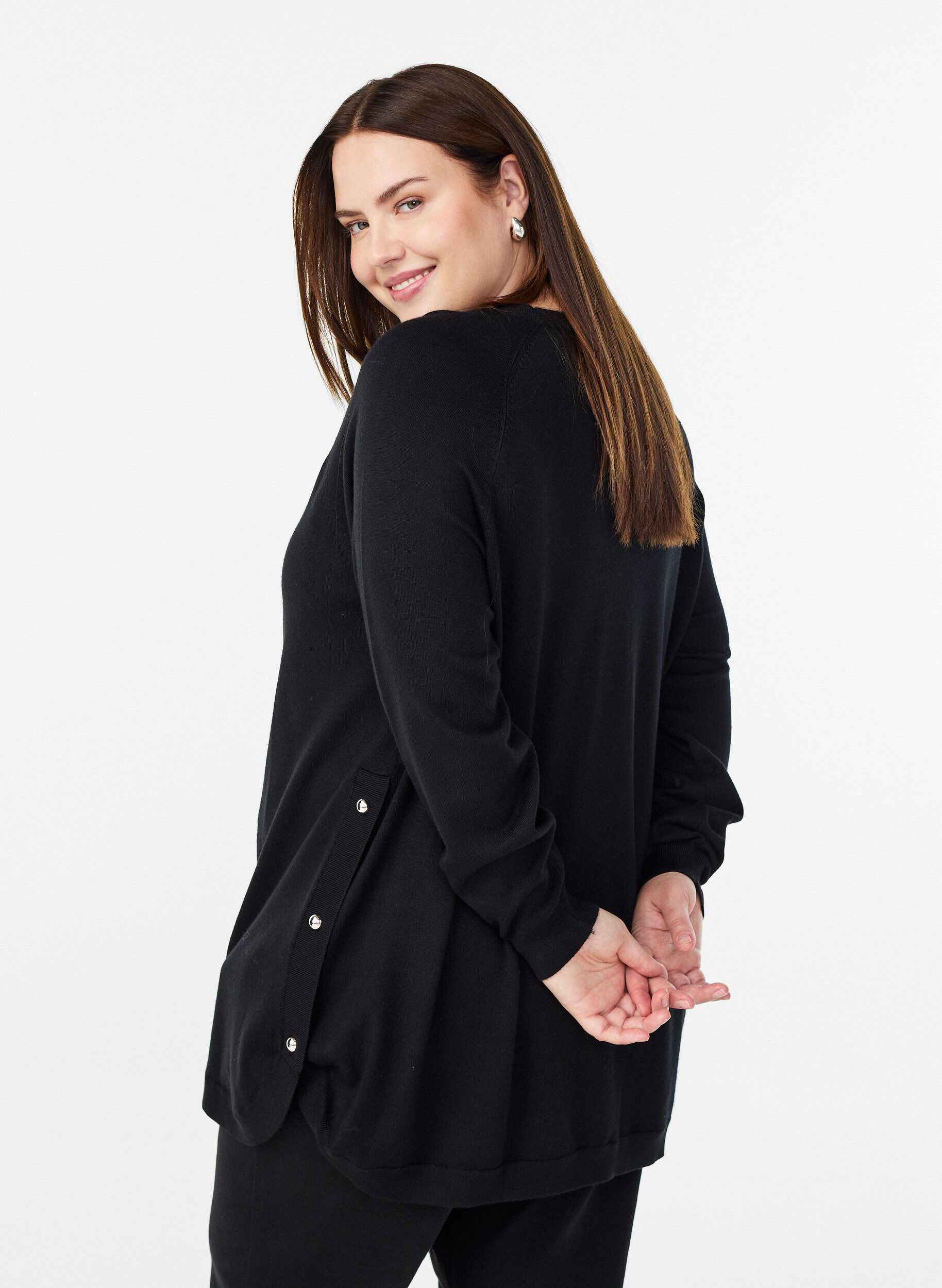 ZizziBlouse en maille avec boutons sur le c&ocirc;t&eacute;, Noir, Model image number 2