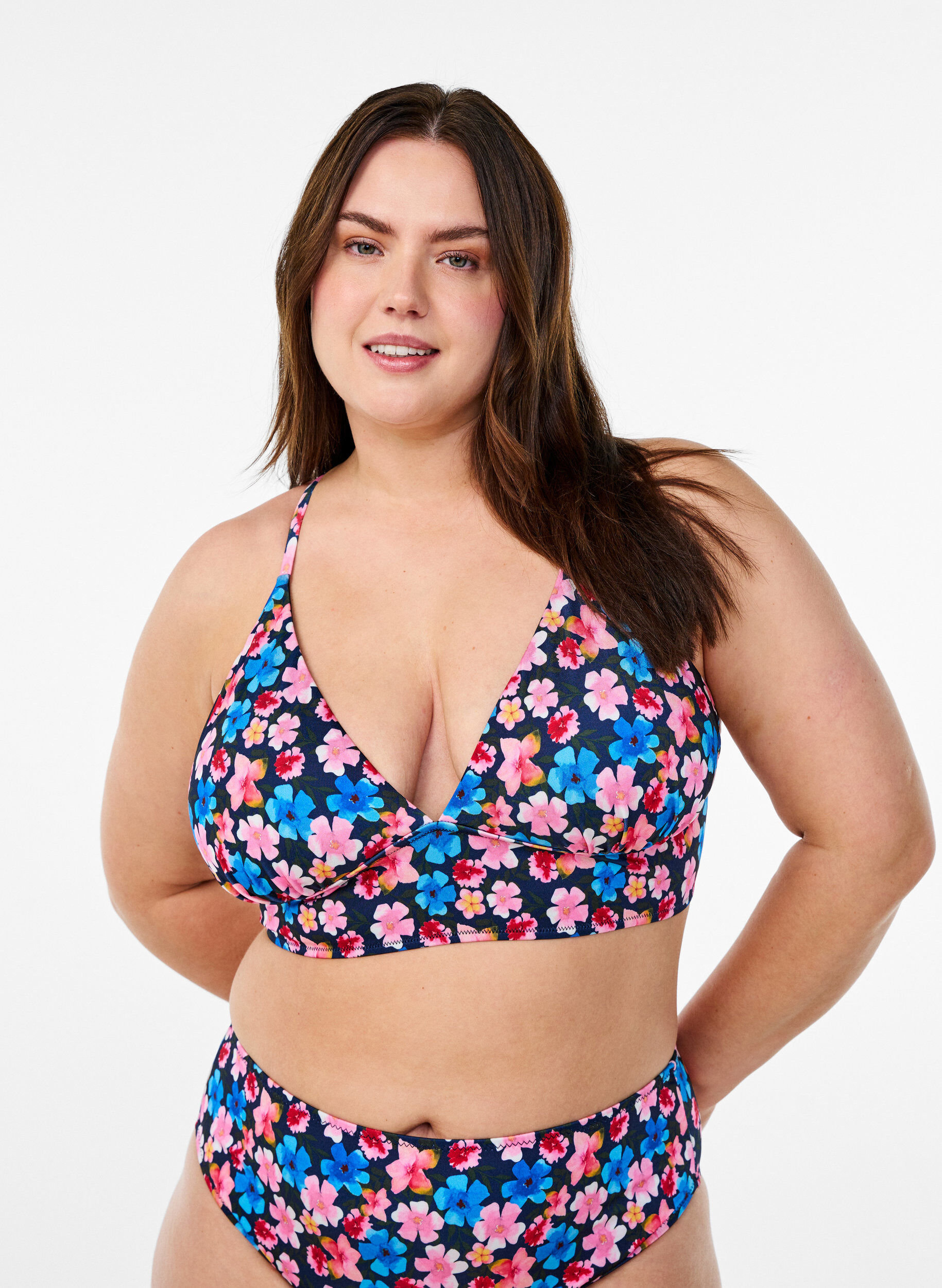 Haut de bikini &agrave; imprim&eacute; floral avec liens &agrave; nouer dans le dos, Rose poudr&eacute;e, Model