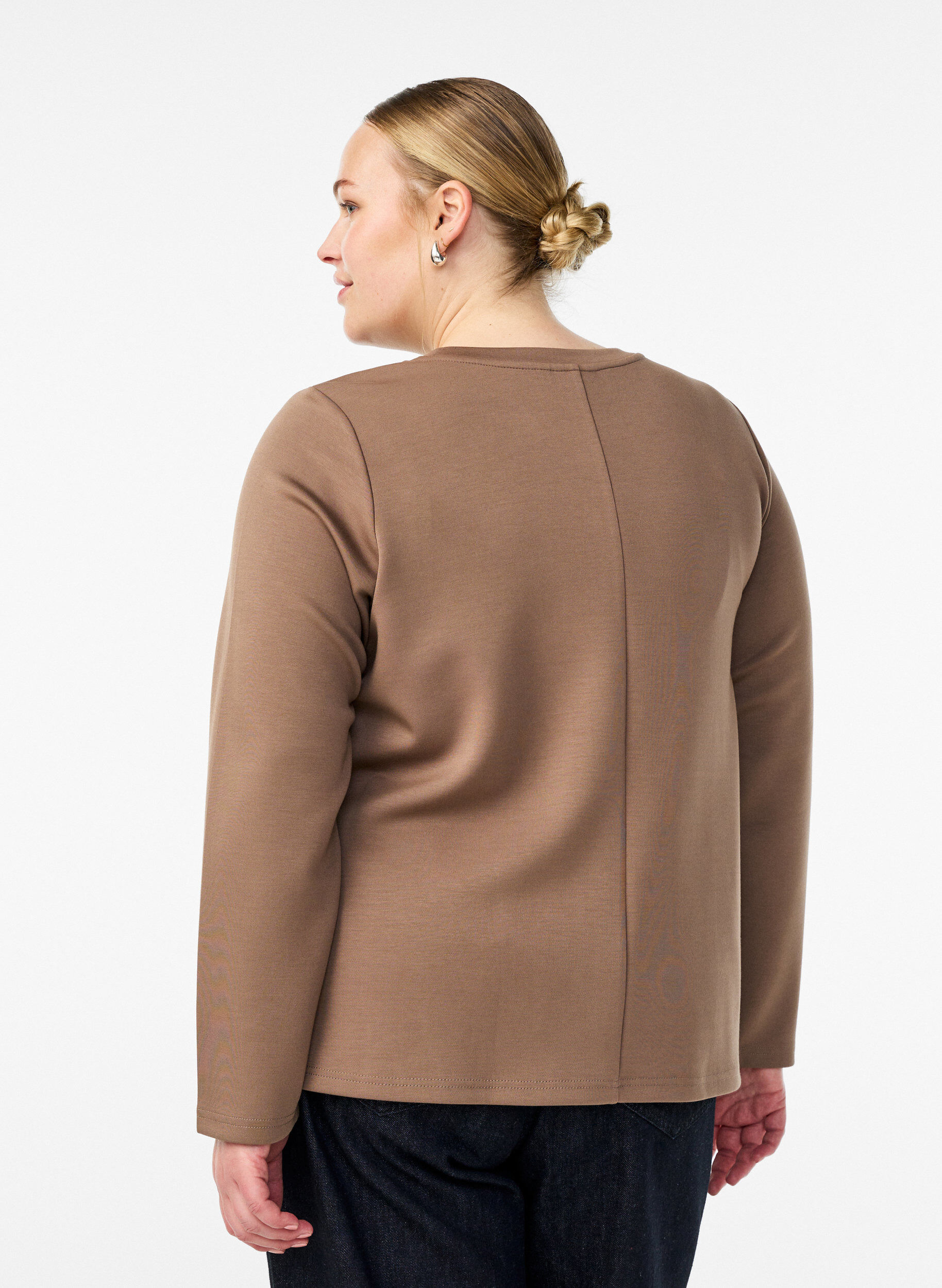 Zizzi Blouse en jersey avec col rond, Marron, Model image number 2