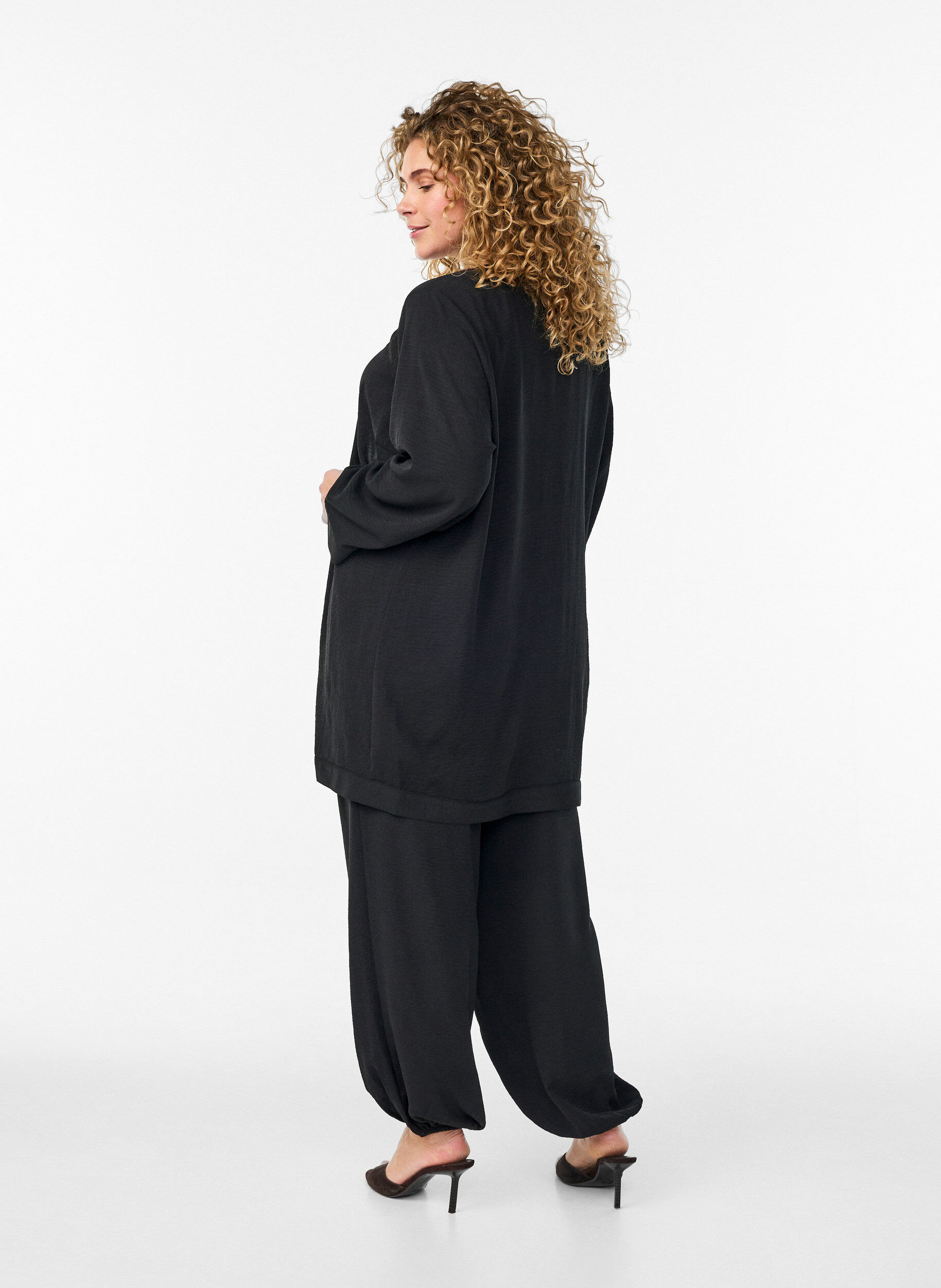 Zizzi Pantalon balloon taille haute, Noir, Model image number 1