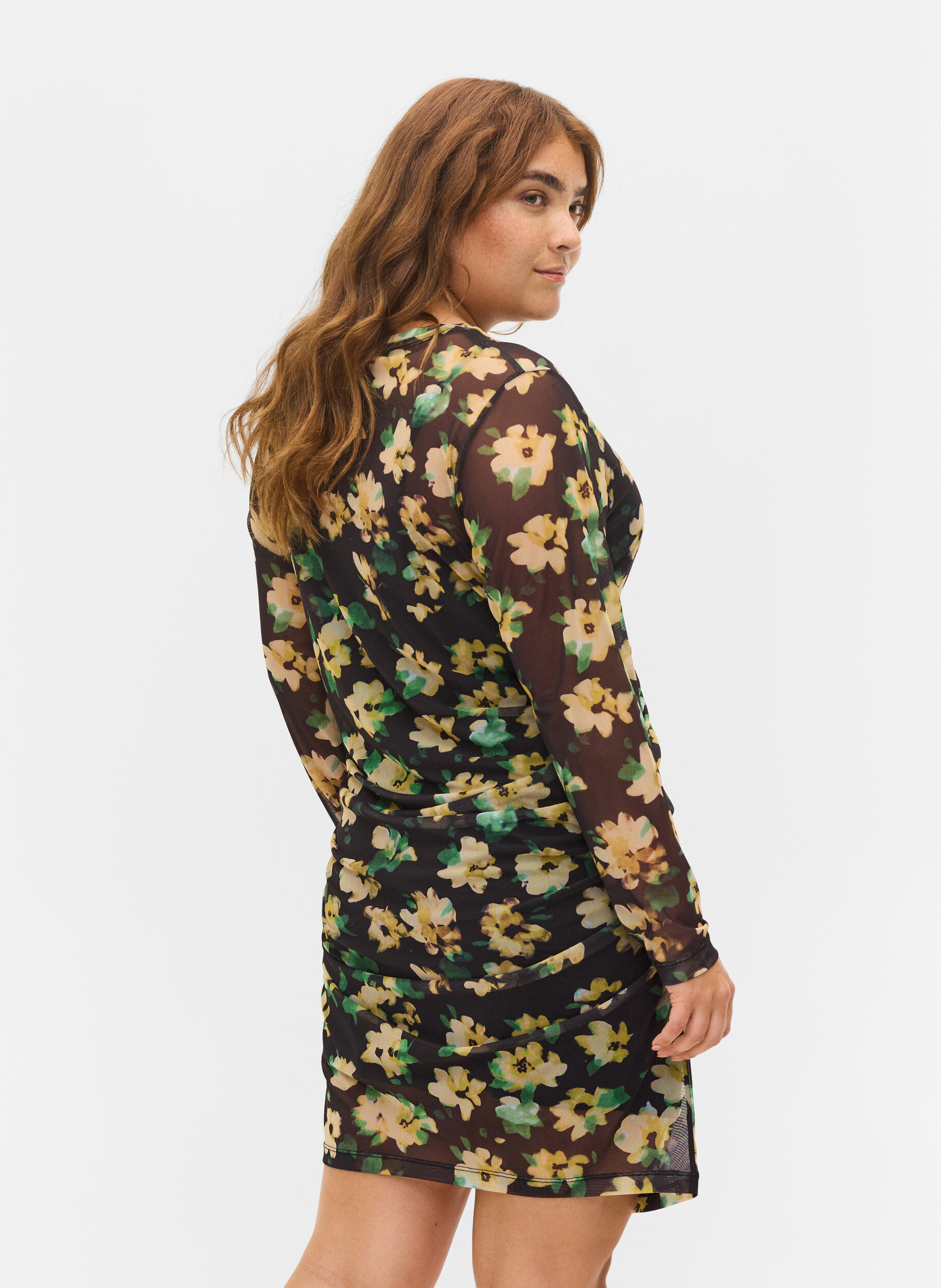 Zizzi Robe en maille mesh ajust&eacute;e avec manches 3/4, Yellow Green AOP, Model image number 1