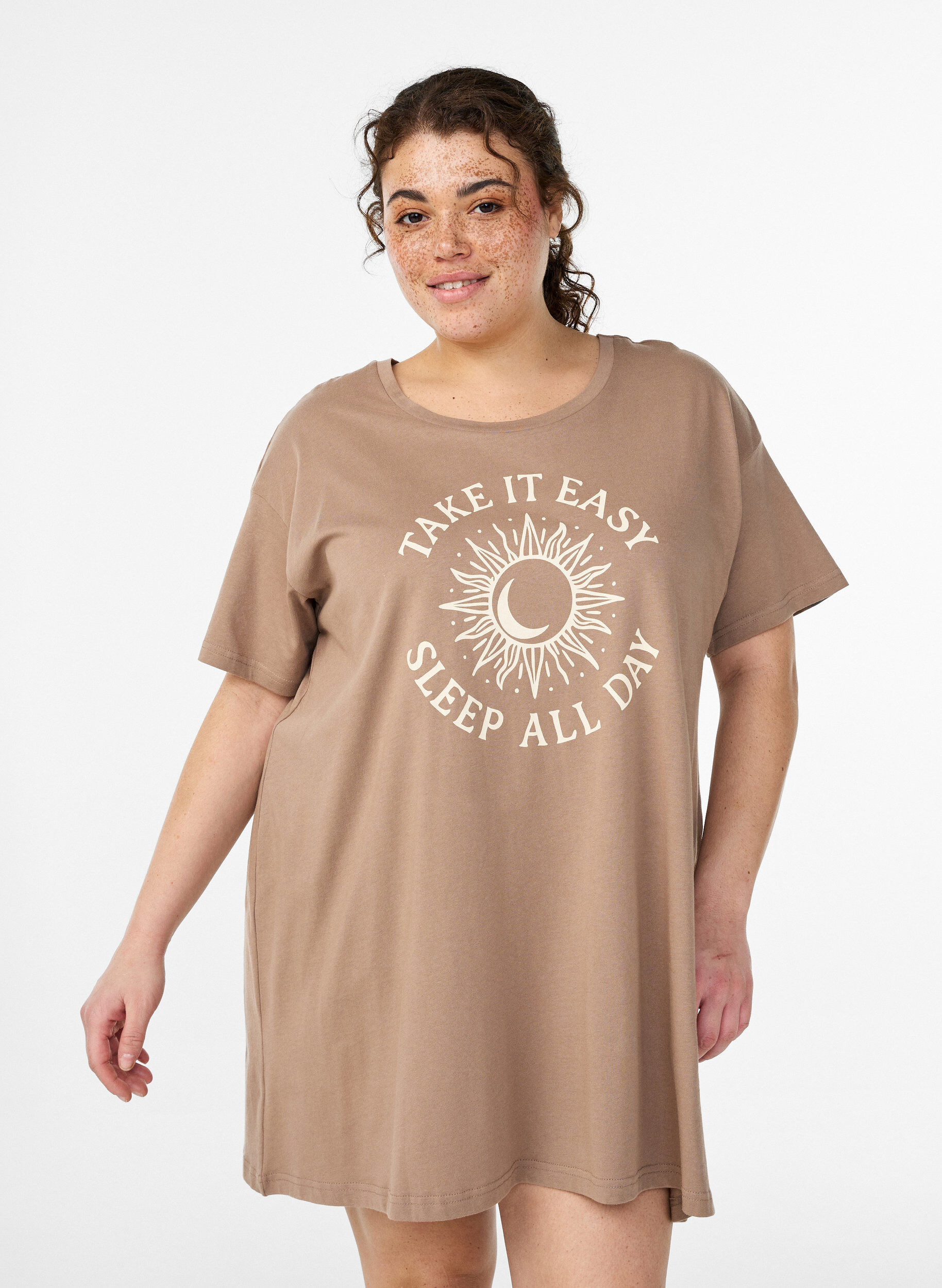 T-shirt de nuit long en coton bio avec imprim&eacute;, Beige, Model