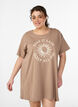T-shirt de nuit long en coton bio avec imprim&eacute;, Beige, Model image number 0