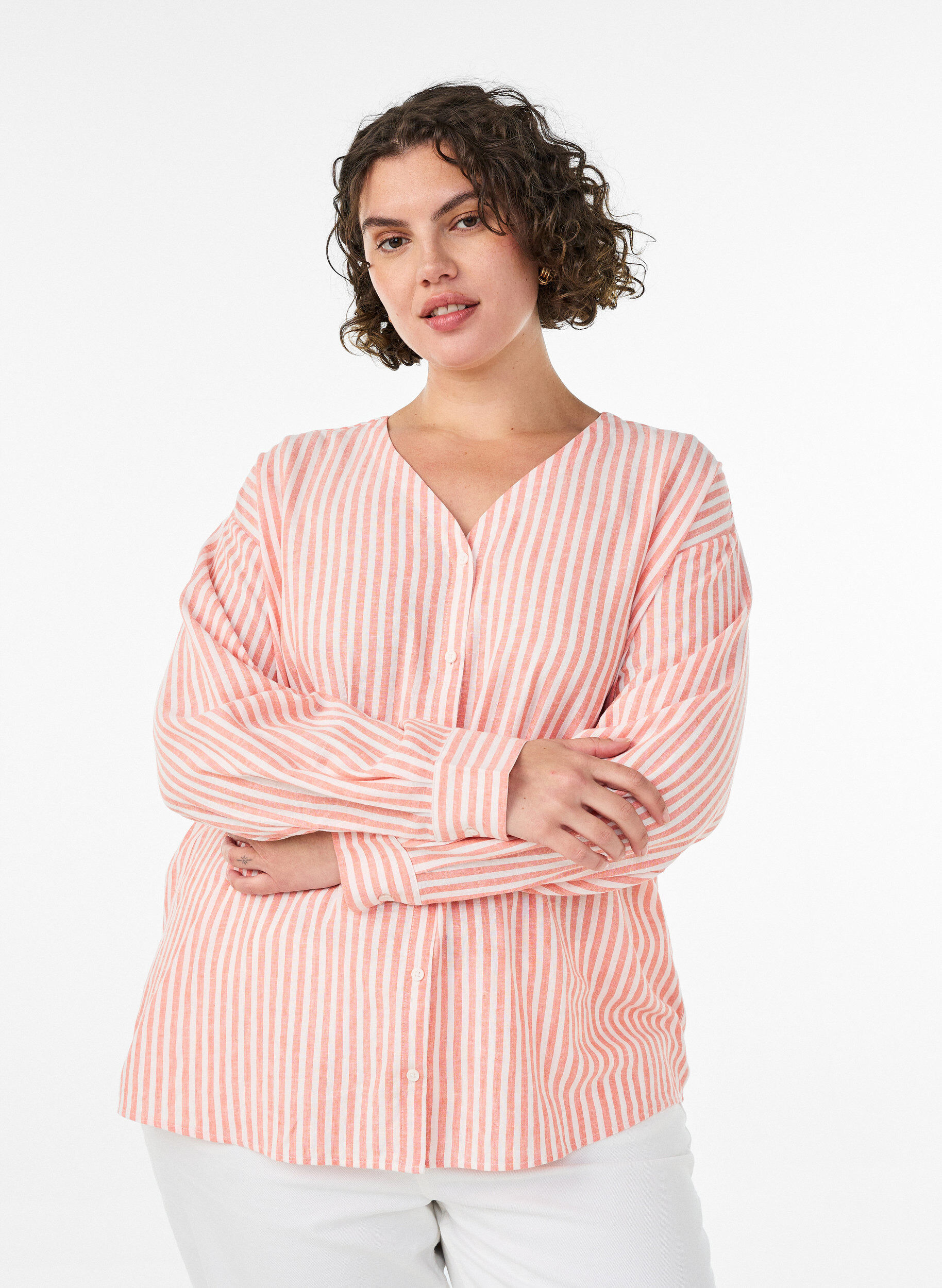 Blouse en lin et viscose avec col en V, Corail, Model