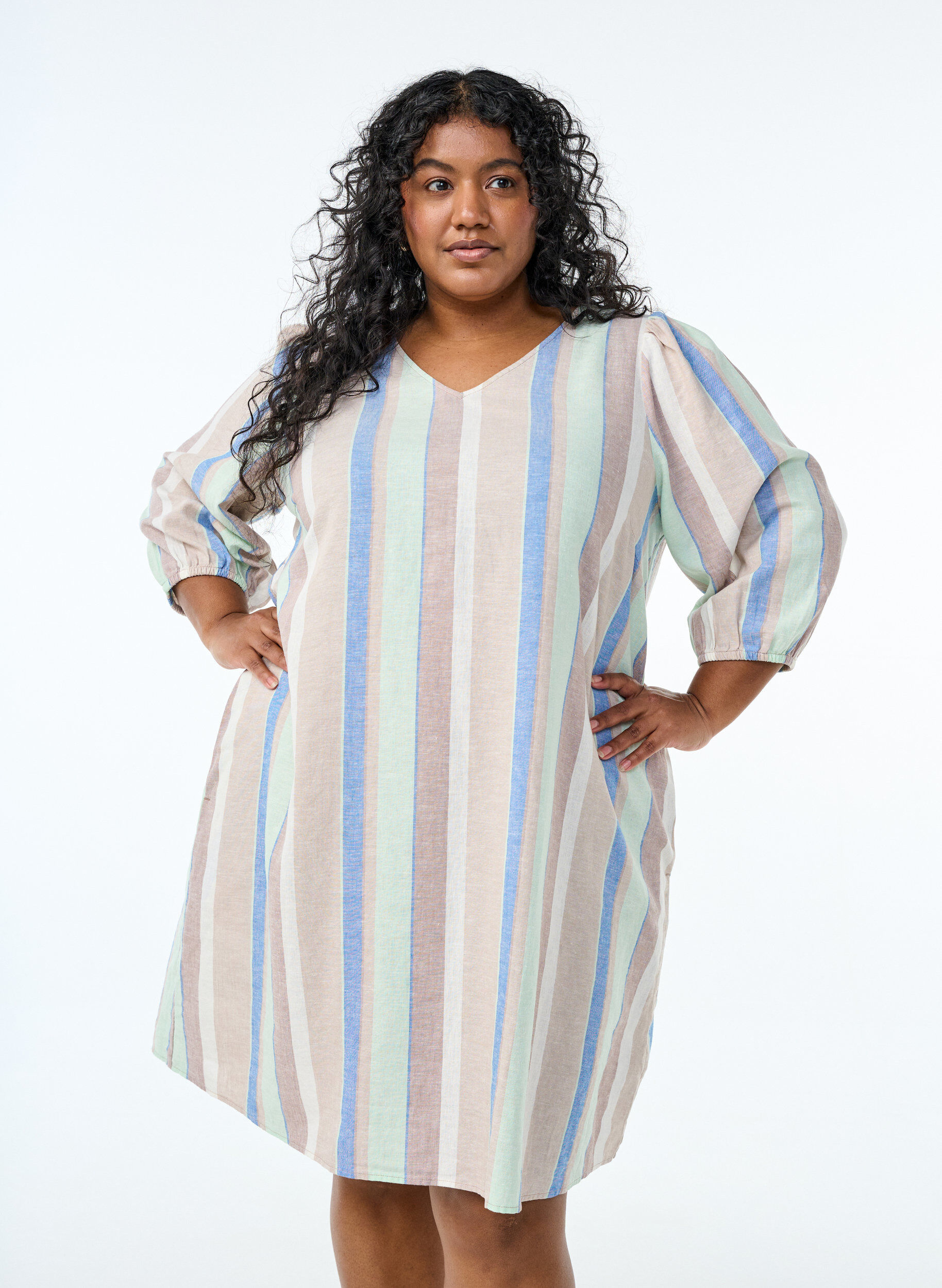 ZizziRobes courtes en lin et viscose &agrave; manches 3/4, Bleu, Model image number 0