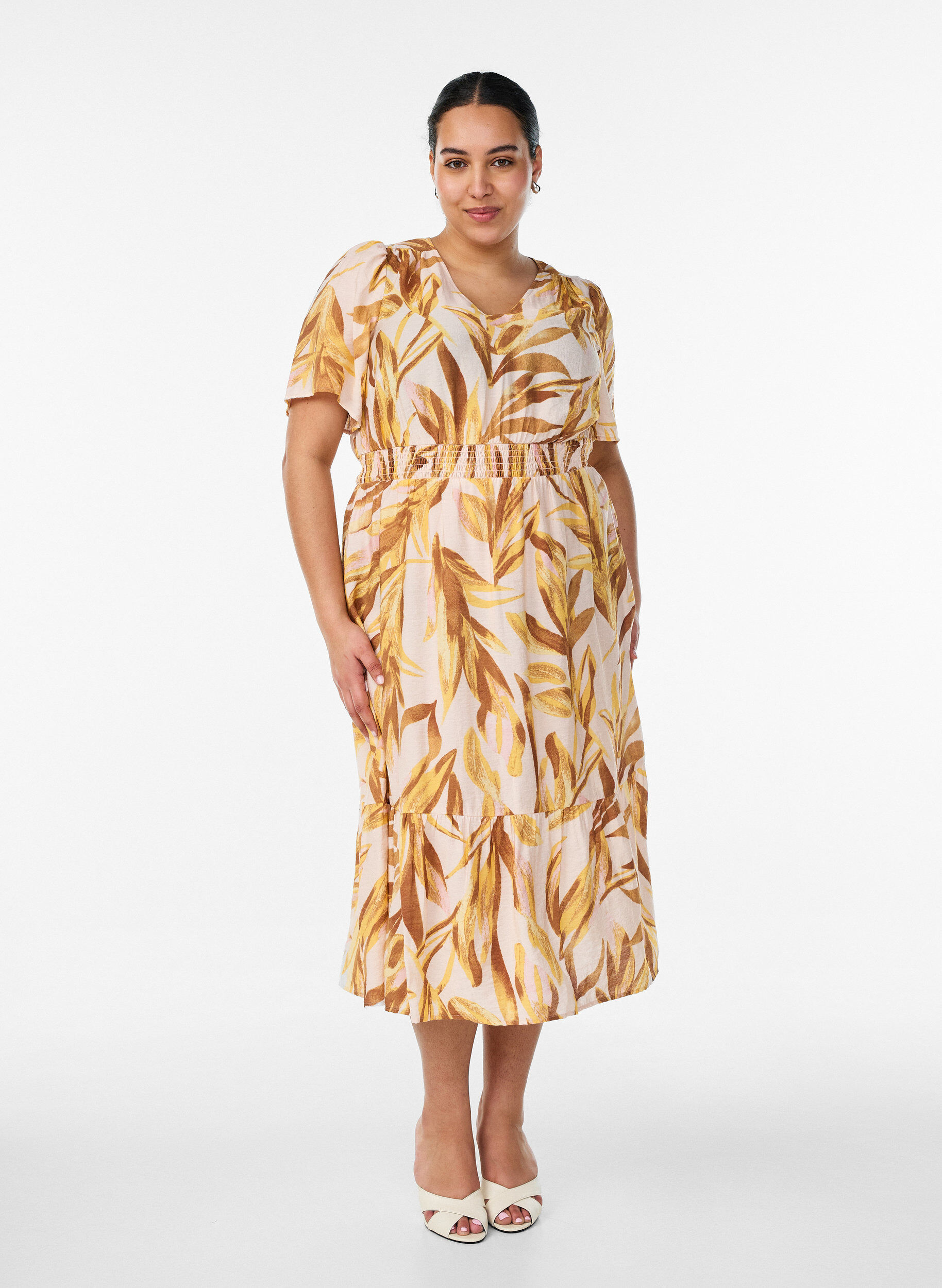 Robe midi en viscose &agrave; imprim&eacute; feuillage et taille smock&eacute;e, Jaune, Model