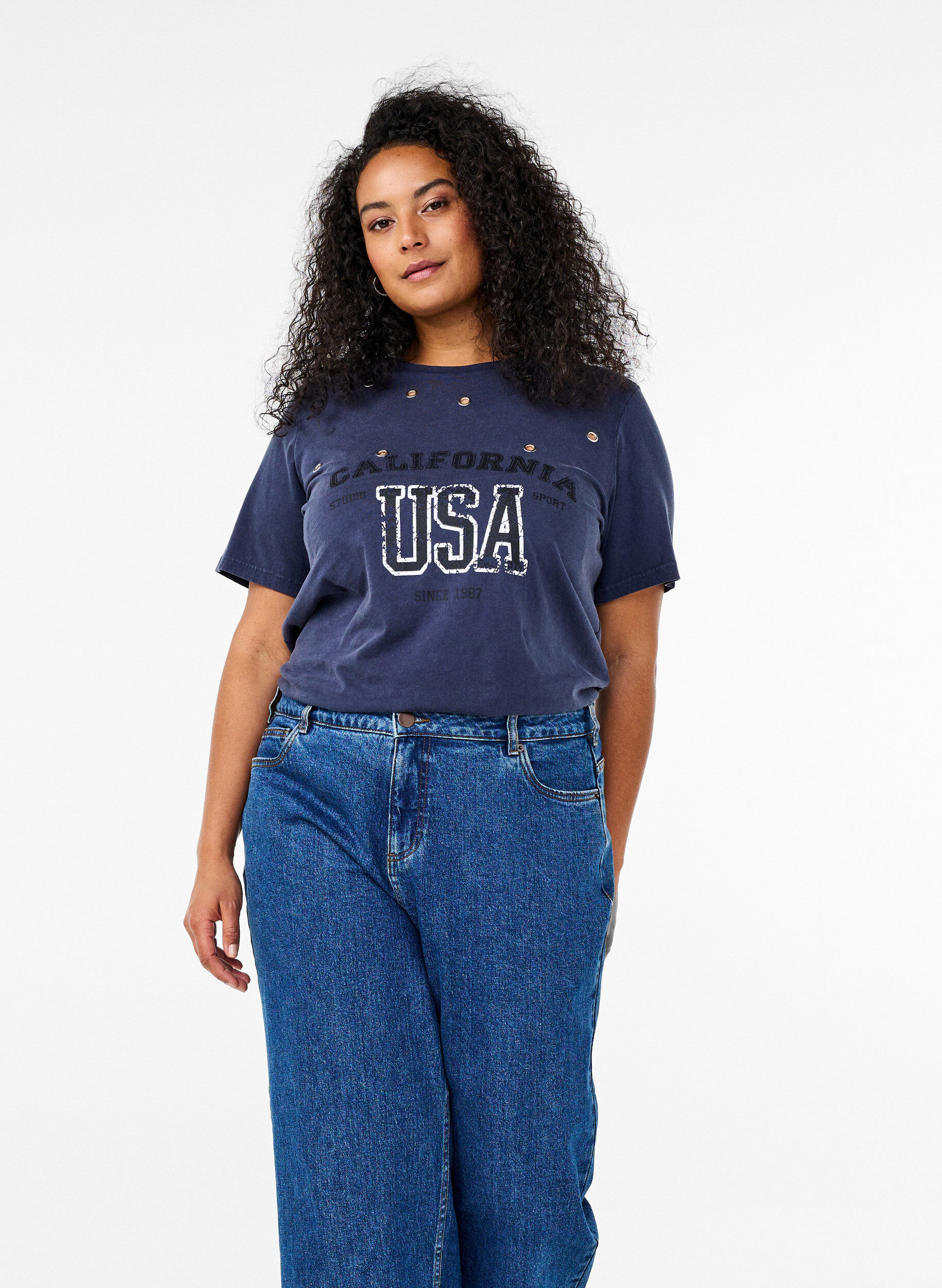 Zizzi T-shirt avec &oelig;illets et imprim&eacute;, Navy Washed , Image image number 0