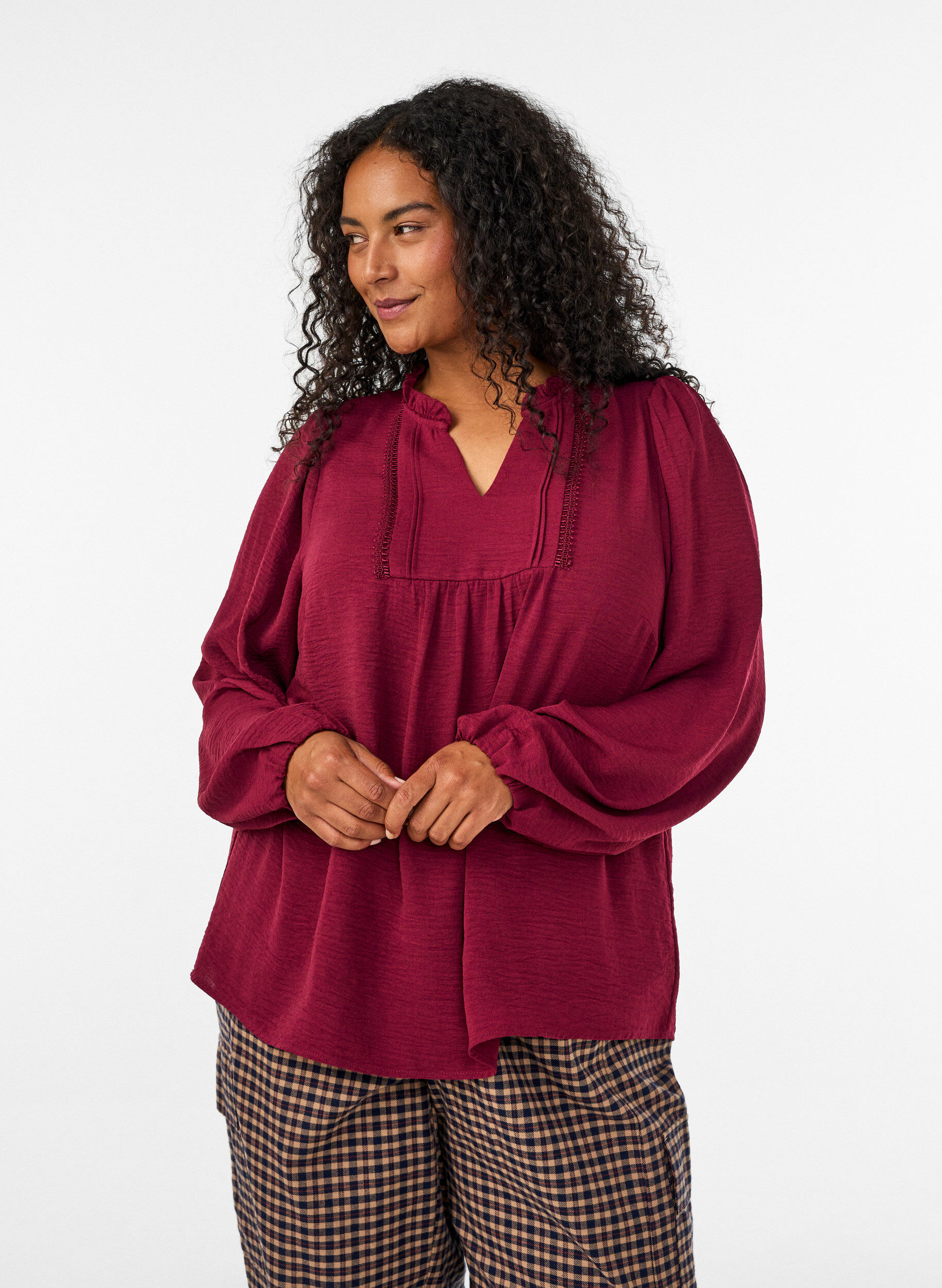 Blouse avec col en V et bande en crochet, Rouge, Model