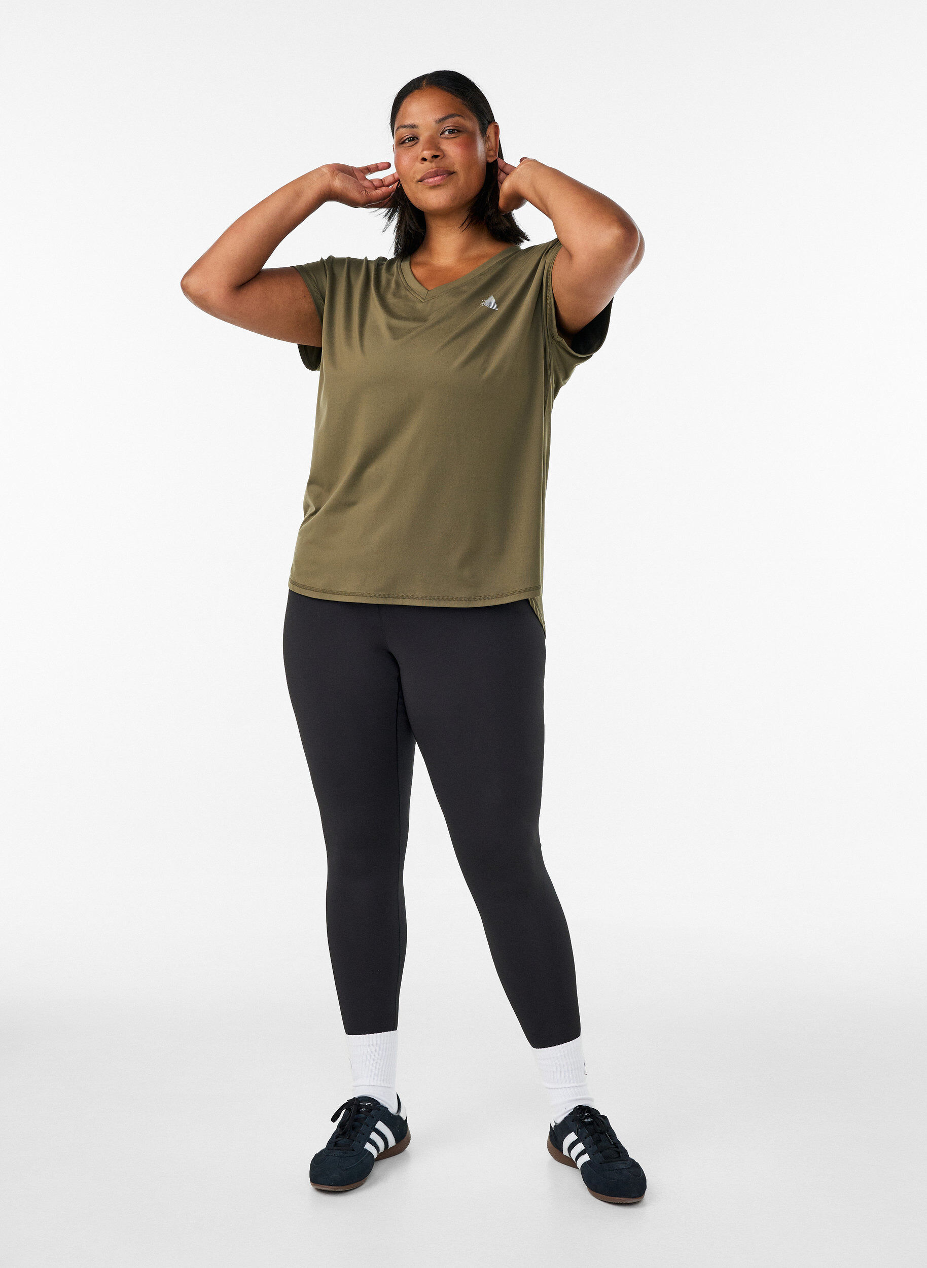 ZizziT-shirt de sport &agrave; manches courtes avec col en V, Vert, Model image number 1