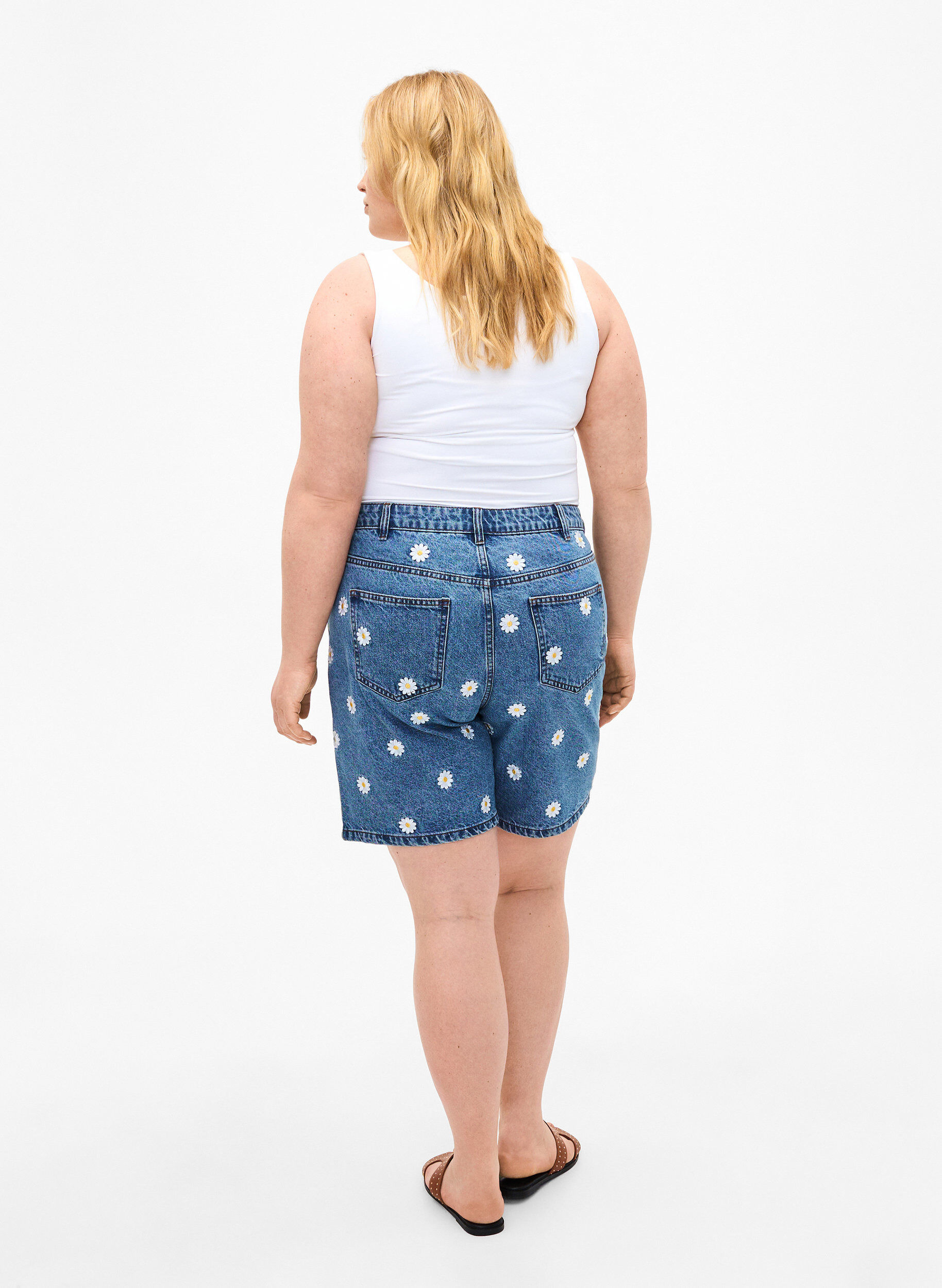 Zizzi Short Mille &agrave; taille haute avec fleurs brod&eacute;es, L.B. Flower, Model image number 1