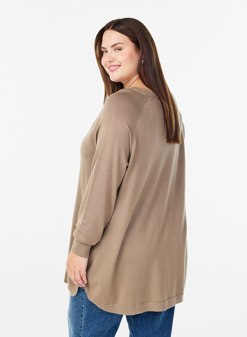 Blouse en maille avec boutons sur le c&ocirc;t&eacute;, Beige, Model image number 2