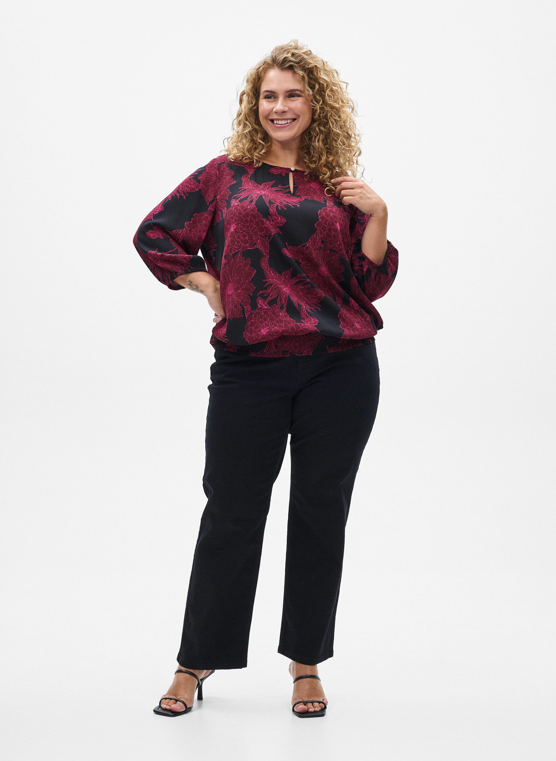 ZizziBlouse en viscose &agrave; imprim&eacute; floral et smocks, Bordeaux fonc&eacute;, Model image number 1