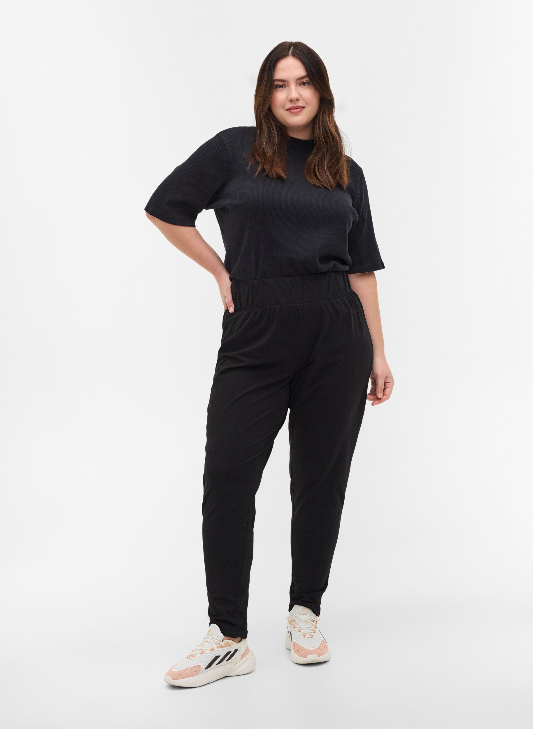 Zizzi Pantalon en coton &agrave; revers, Noir, Model image number 0