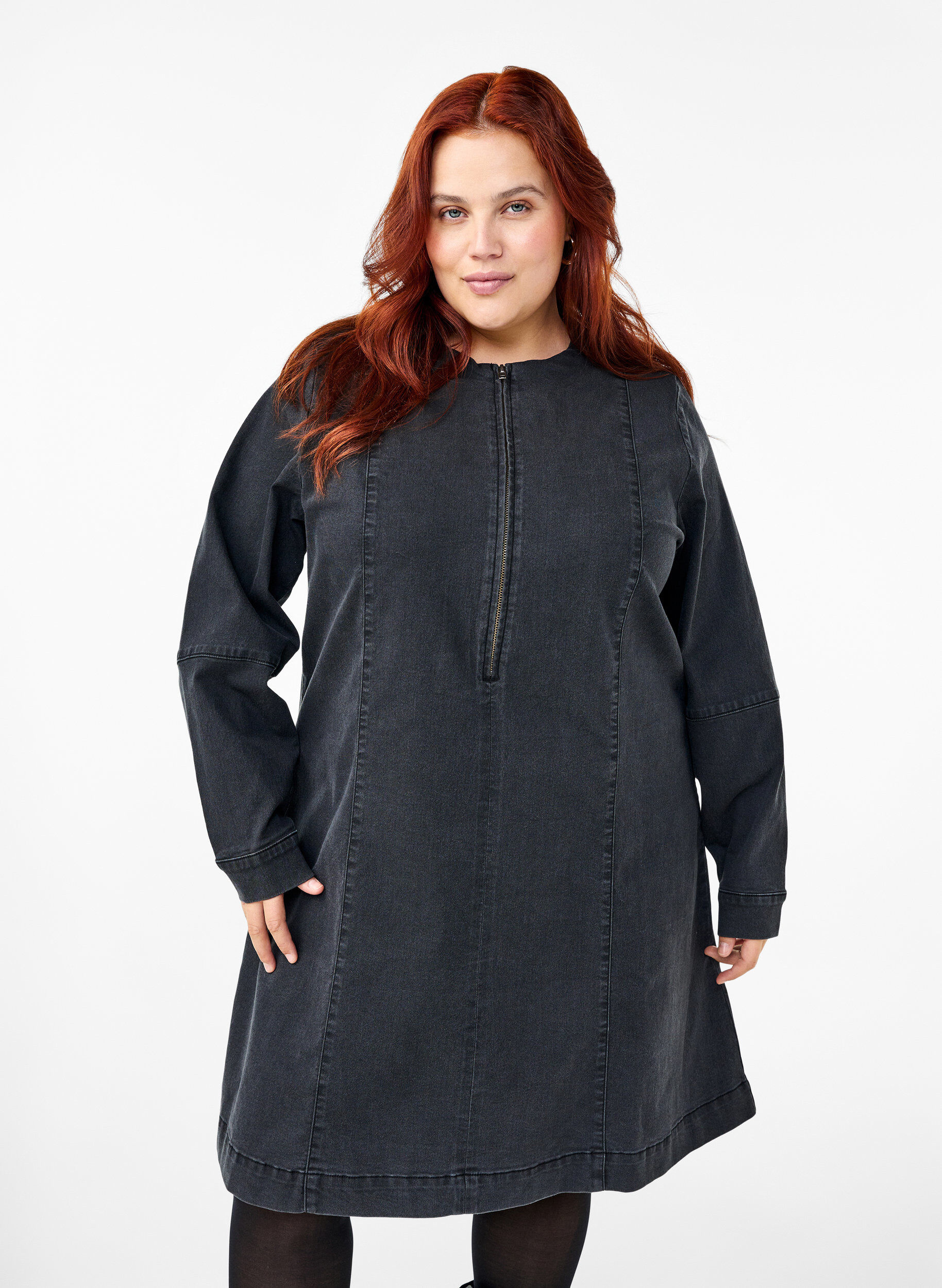 Zizzi Robe en jean forme trap&egrave;ze avec fermeture &eacute;clair, Grey Washed, Model image number 0