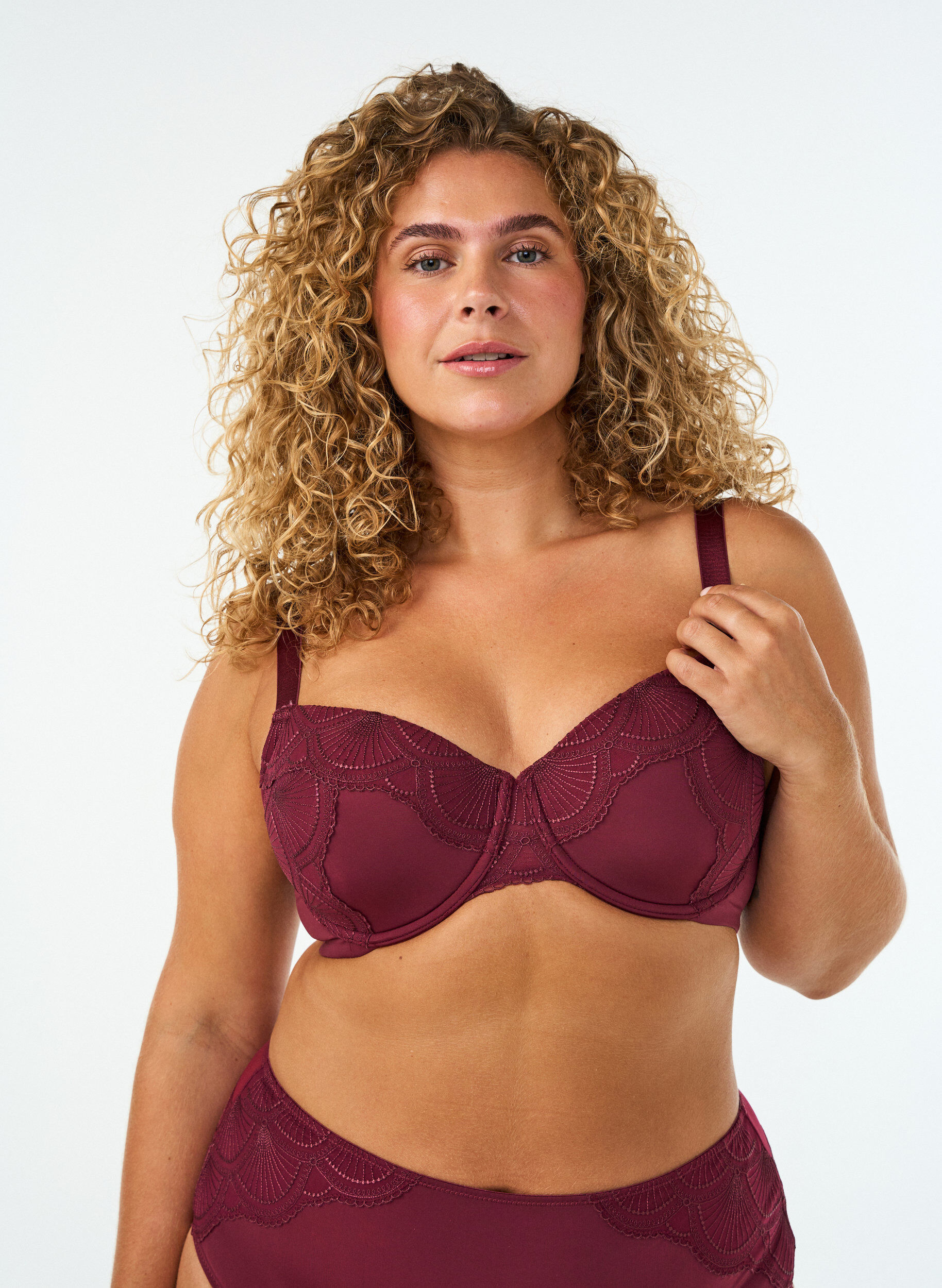ZizziSoutien-gorge rembourr&eacute; &agrave; armatures avec dentelle et dos en U, Bordeaux, Model image number 0