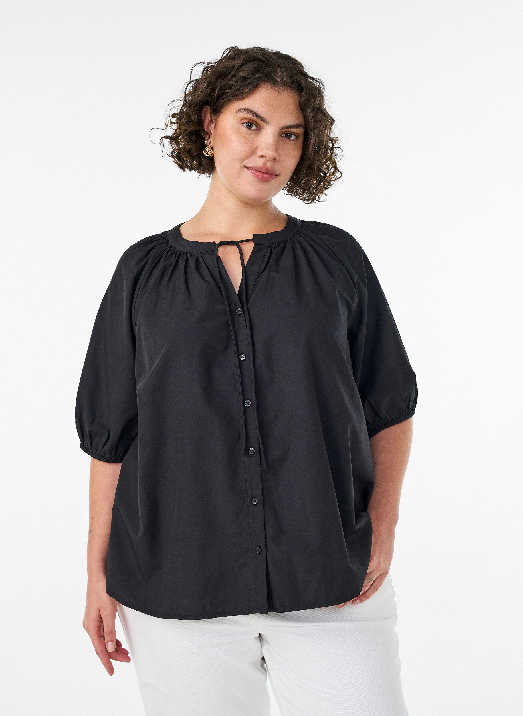 Chemisier avec fermeture boutonn&eacute;e et ceinture &agrave; nouer, Noir, Model