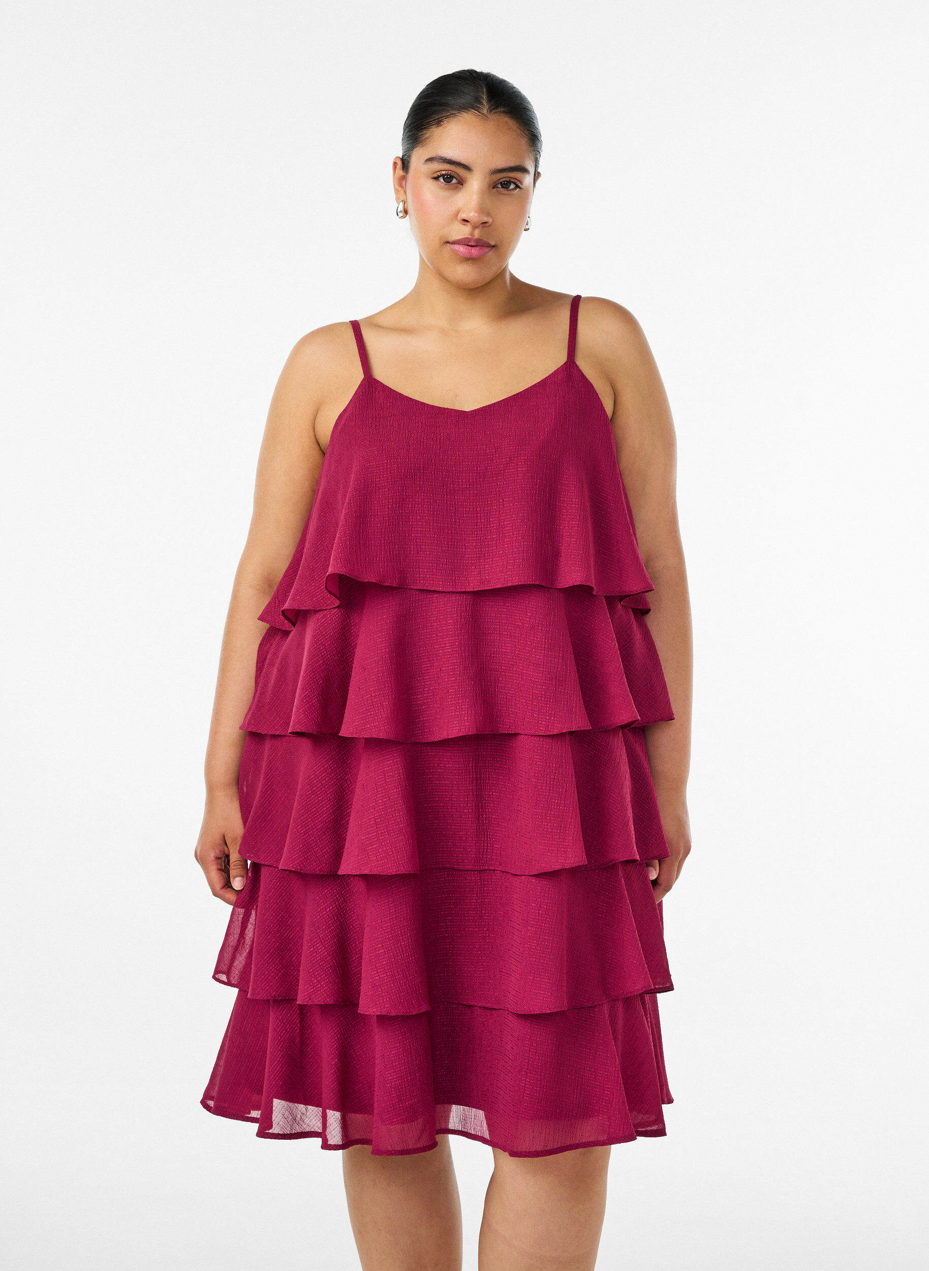 Robe &agrave; volants superpos&eacute;s avec fines bretelles, Rouge, Model