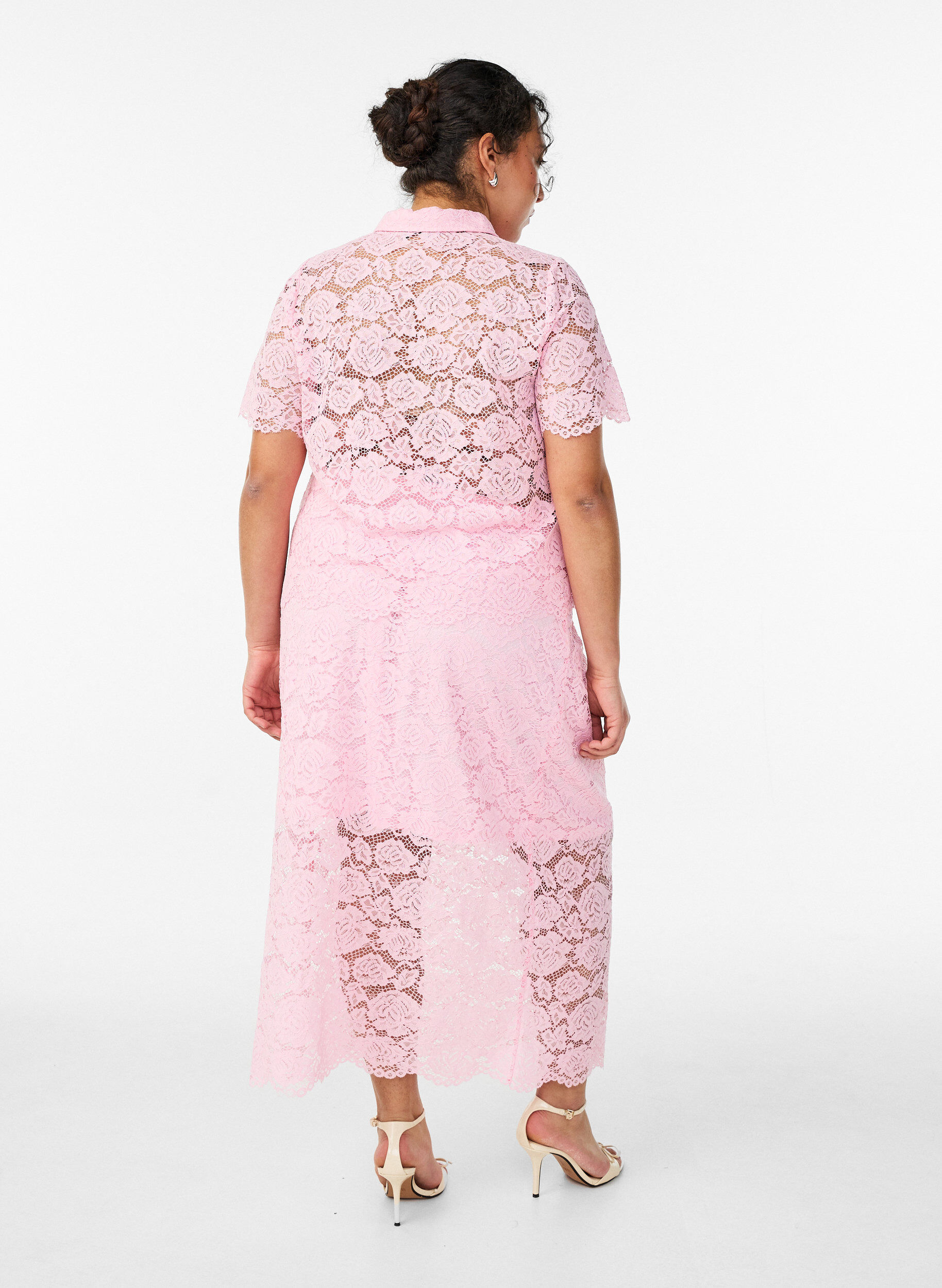 Zizzi Jupe midi en dentelle avec taille &eacute;lastique, Rose, Model image number 1