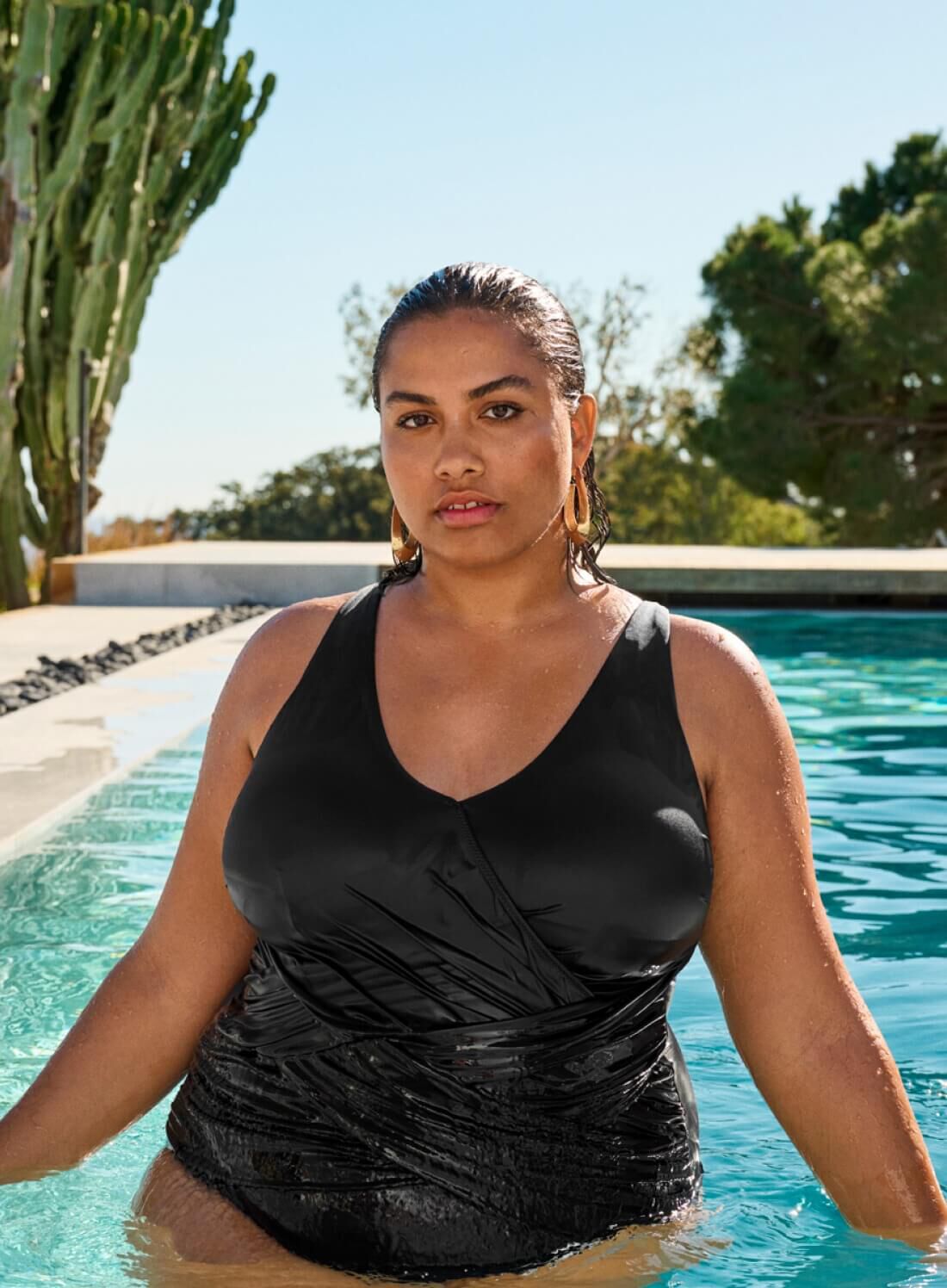 Zizzi Maillot de bain noir avec d&eacute;tails, , Model