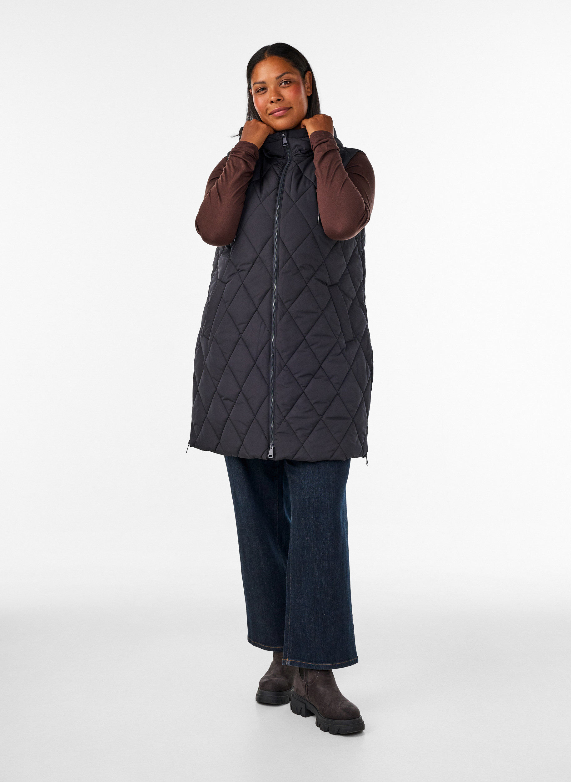 ZizziGilet matelass&eacute; mi-long &agrave; capuche, Noir, Model image number 1