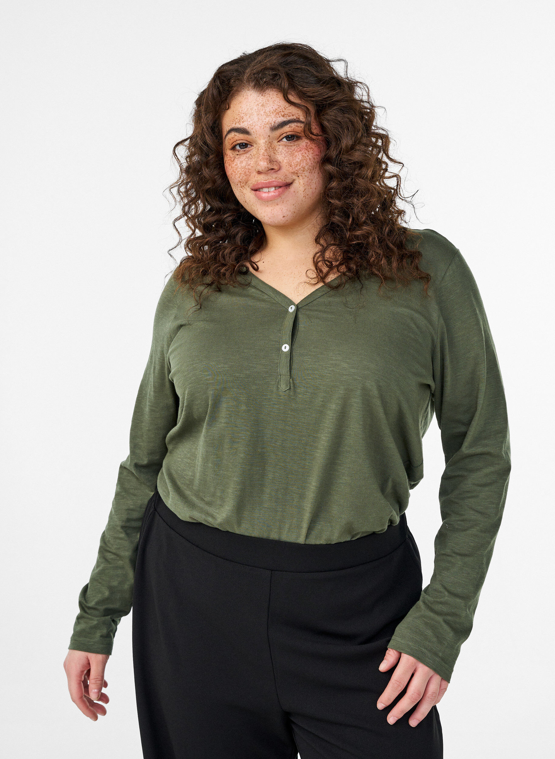 ZizziT-shirt &agrave; manches longues avec col V et boutons, Vert, Model image number 0