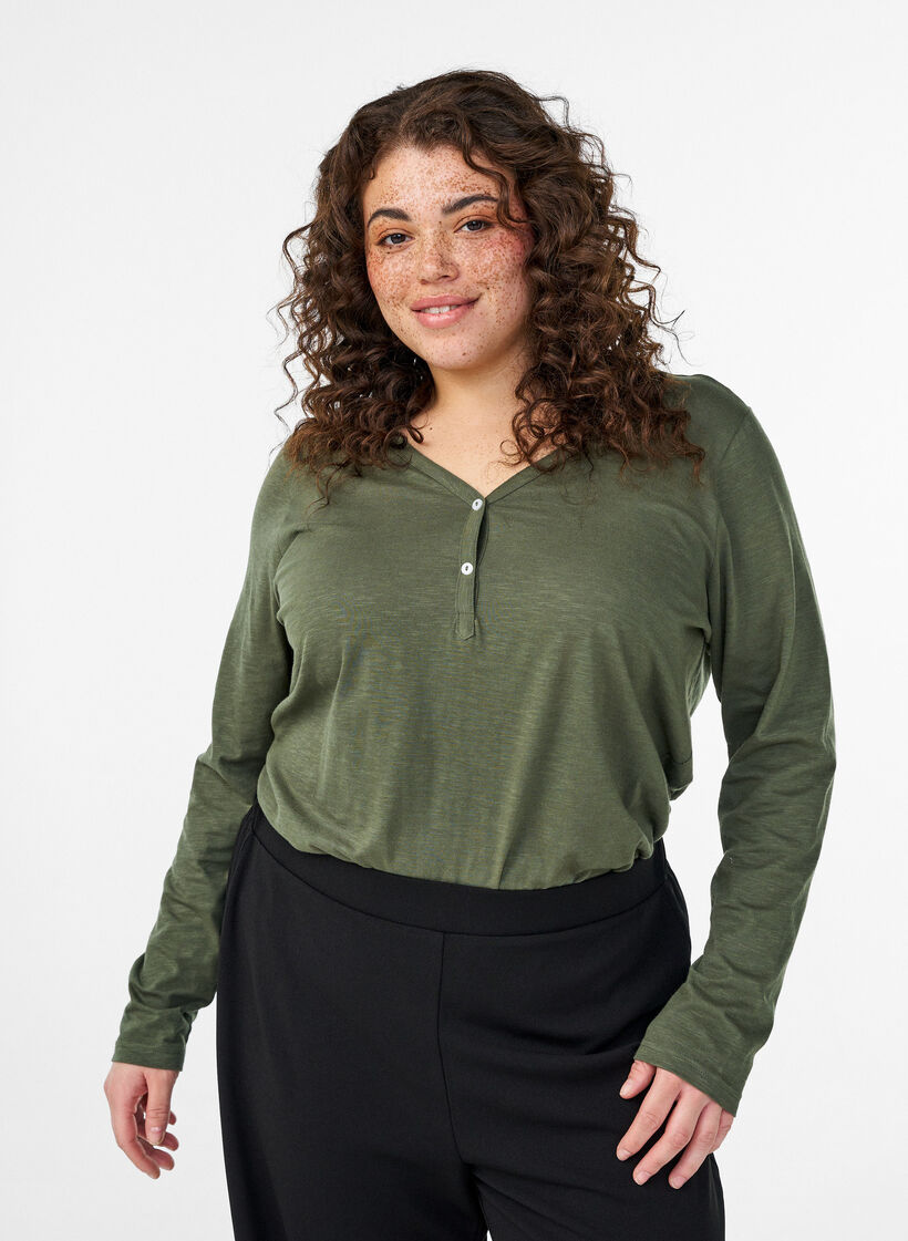 T-shirt &agrave; manches longues avec col V et boutons, Vert, Model image number 0