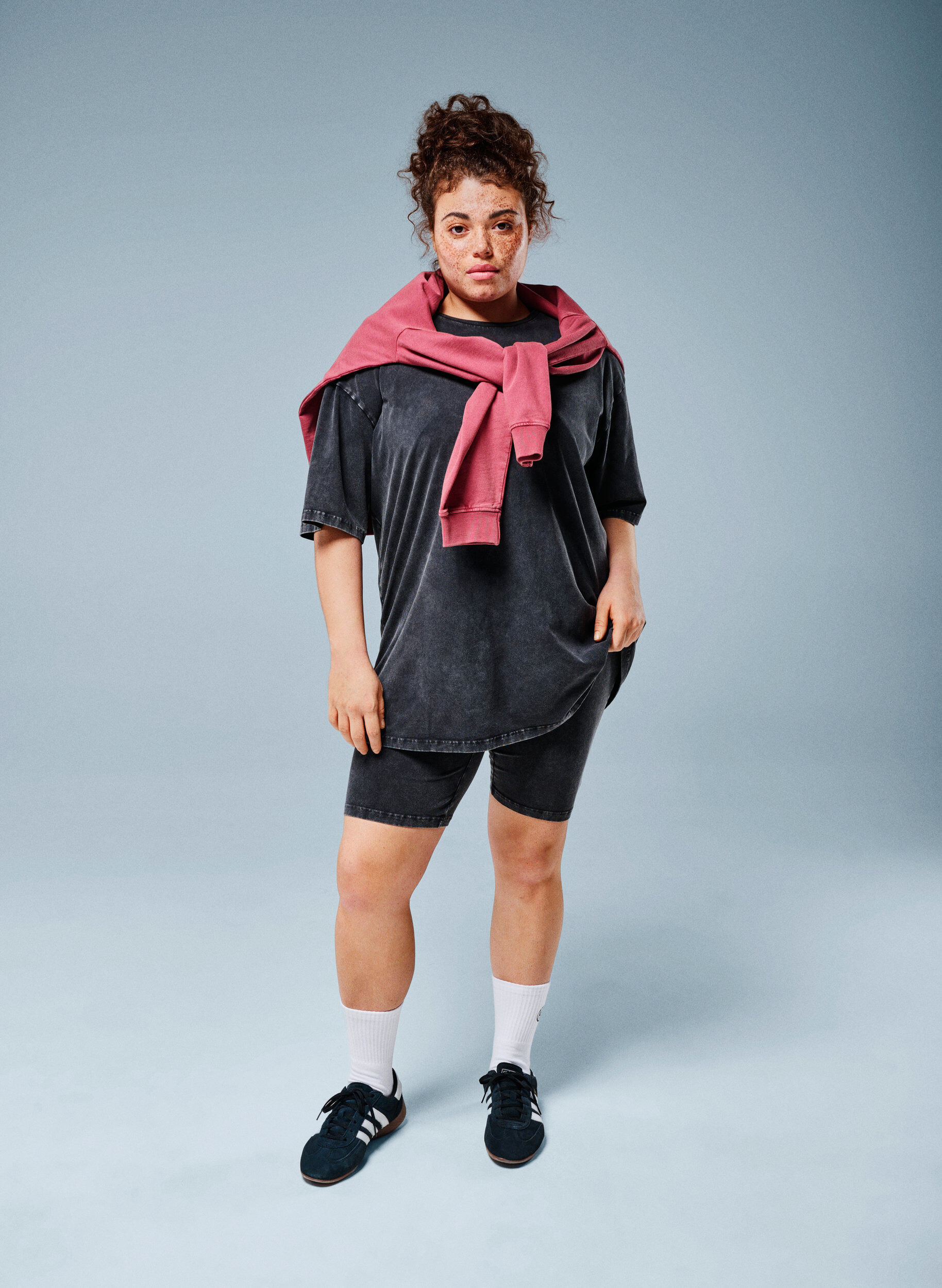 Zizzi Short en jersey ajust&eacute; &agrave; effet d&eacute;lav&eacute;, Noir, Image image number 0