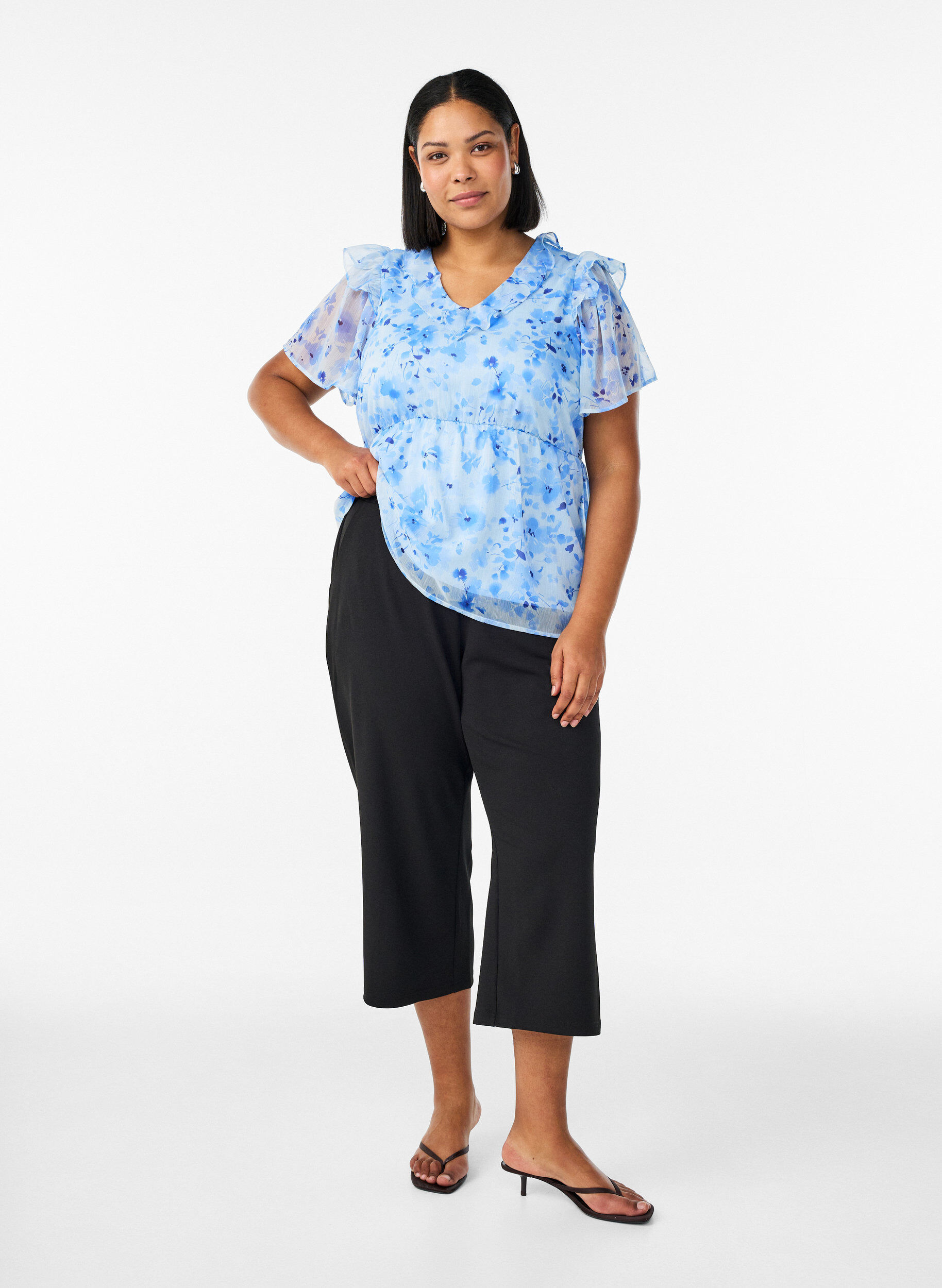 ZizziBlouse fleurie avec col &agrave; volants et effet peplum, Bleu, Model image number 1