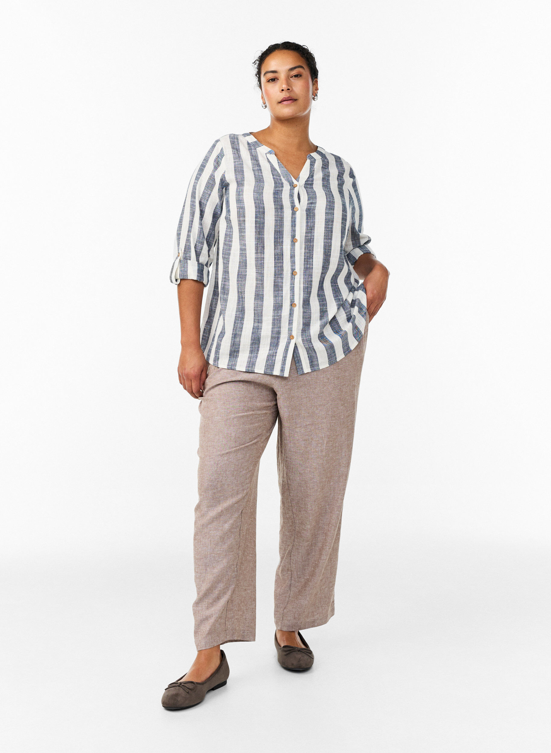 Zizzi Chemisier en coton avec col en V, Bleu, Model image number 1