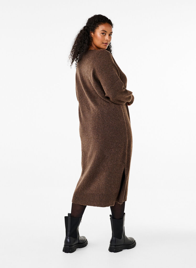 Robe en maille &agrave; manches longues et col en V, Marron, Model image number 1