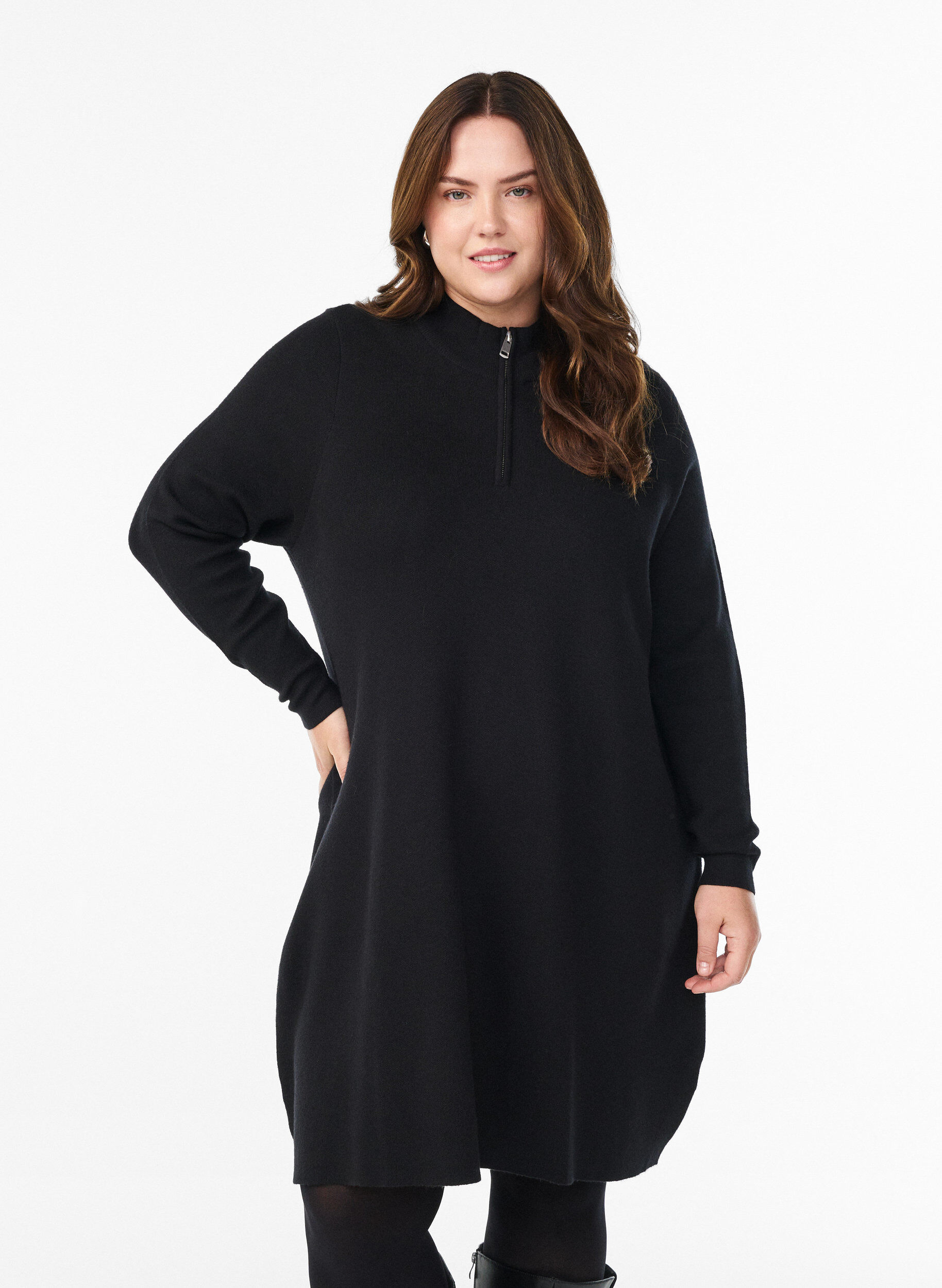 Robe en maille avec col montant et zip, Noir, Model