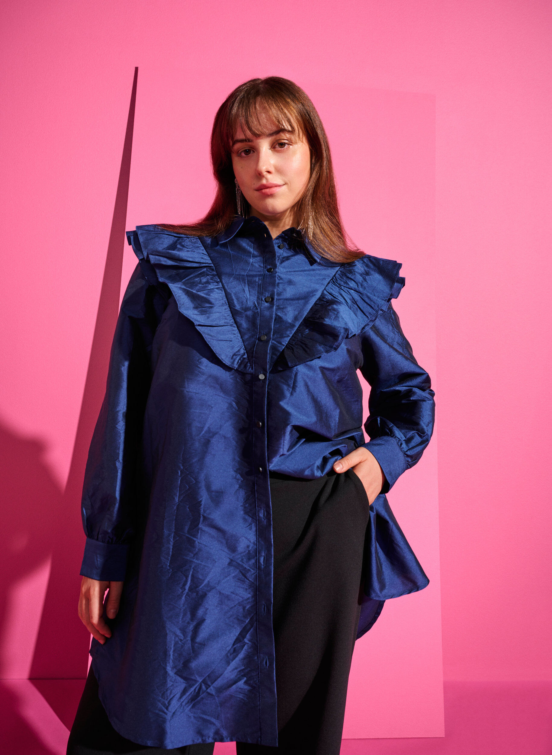 Zizzi Chemise de couleur unie avec d&eacute;tail en ruban, Titan, Image image number 0