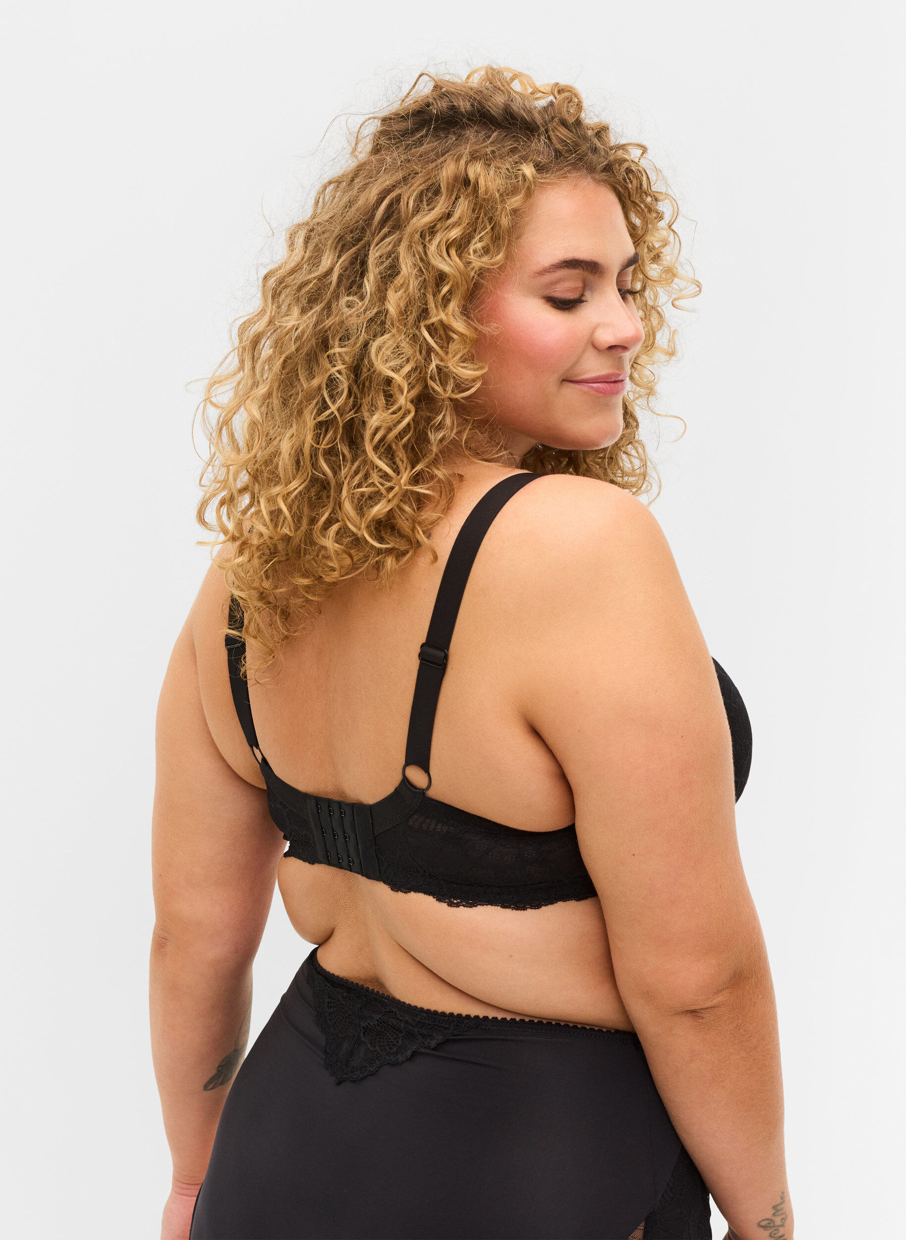 Zizzi Soutien-gorge en dentelle et maille, Black, Model image number 1
