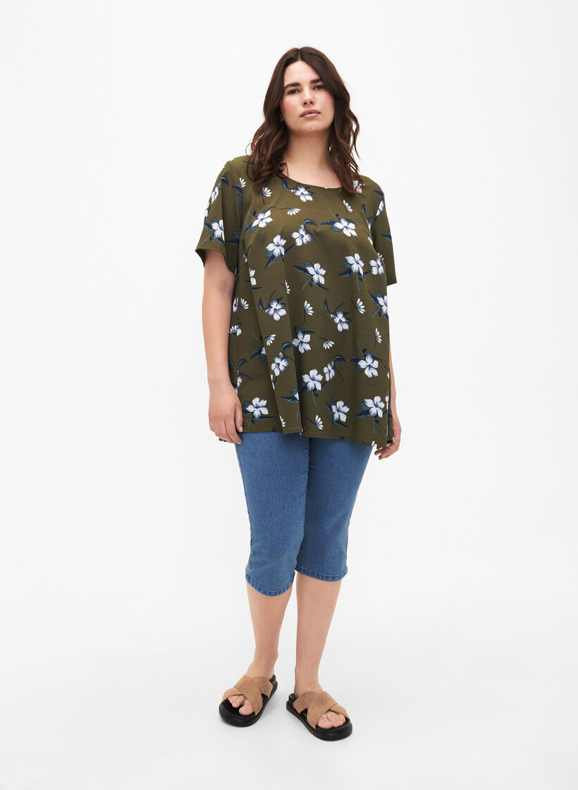 FLASH - Pantalon capri en denim à taille haute et coupe ajustée, Bleu Clair, Model image number 0