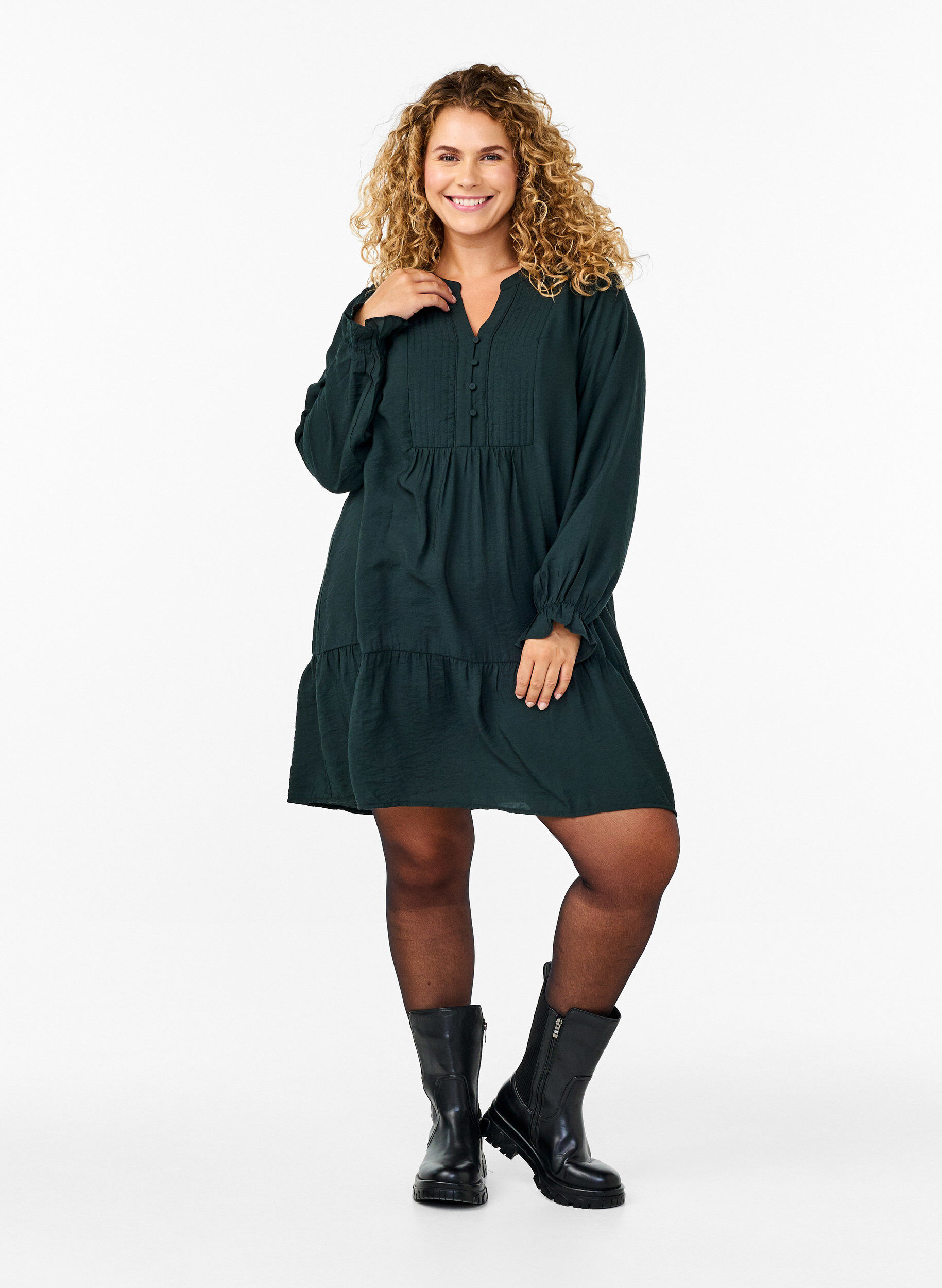 Zizzi Robe courte avec coutures et boutons, Scarab, Model image number 2