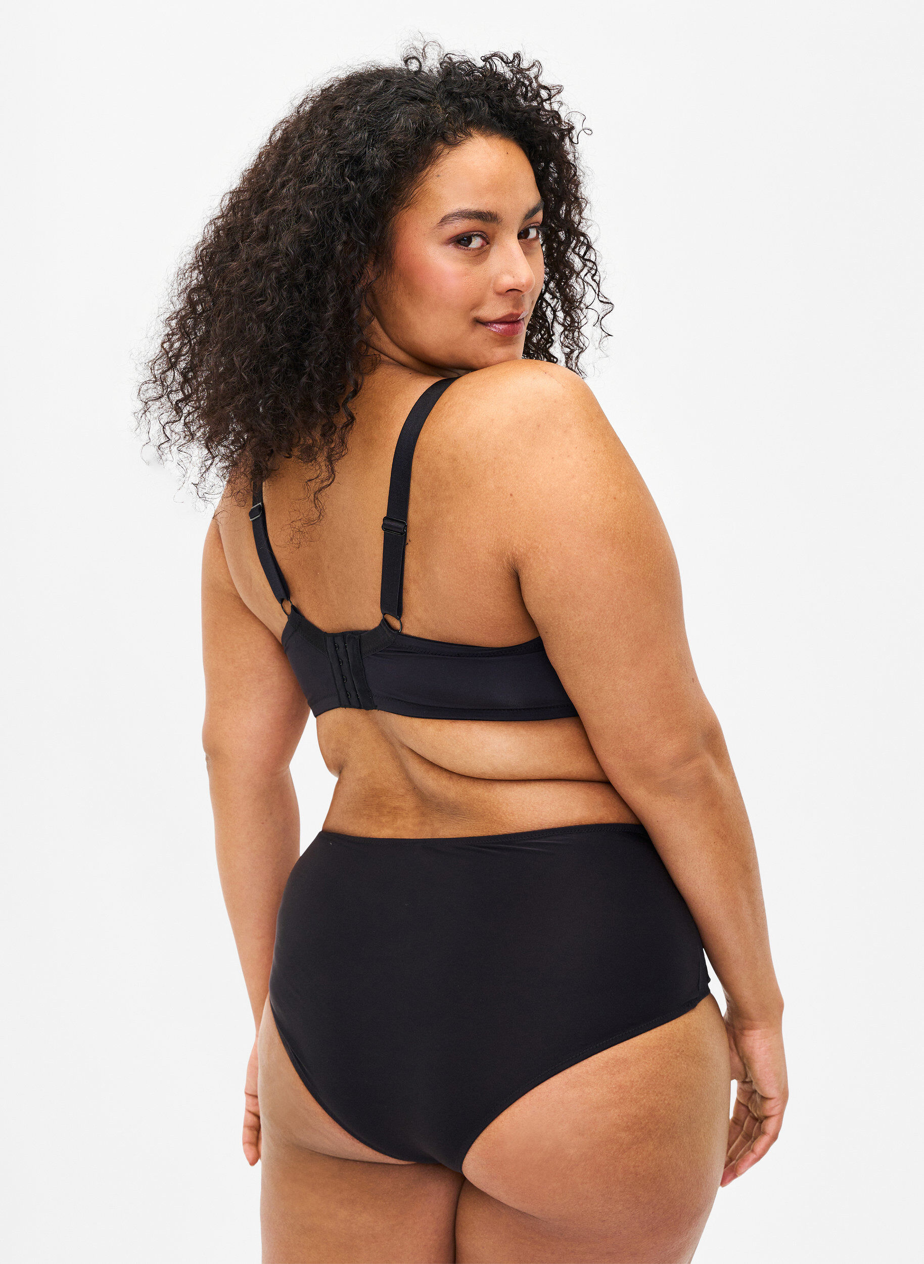 Zizzi Slip hipster avec broderie et taille r&eacute;guli&egrave;re, Black, Model image number 1