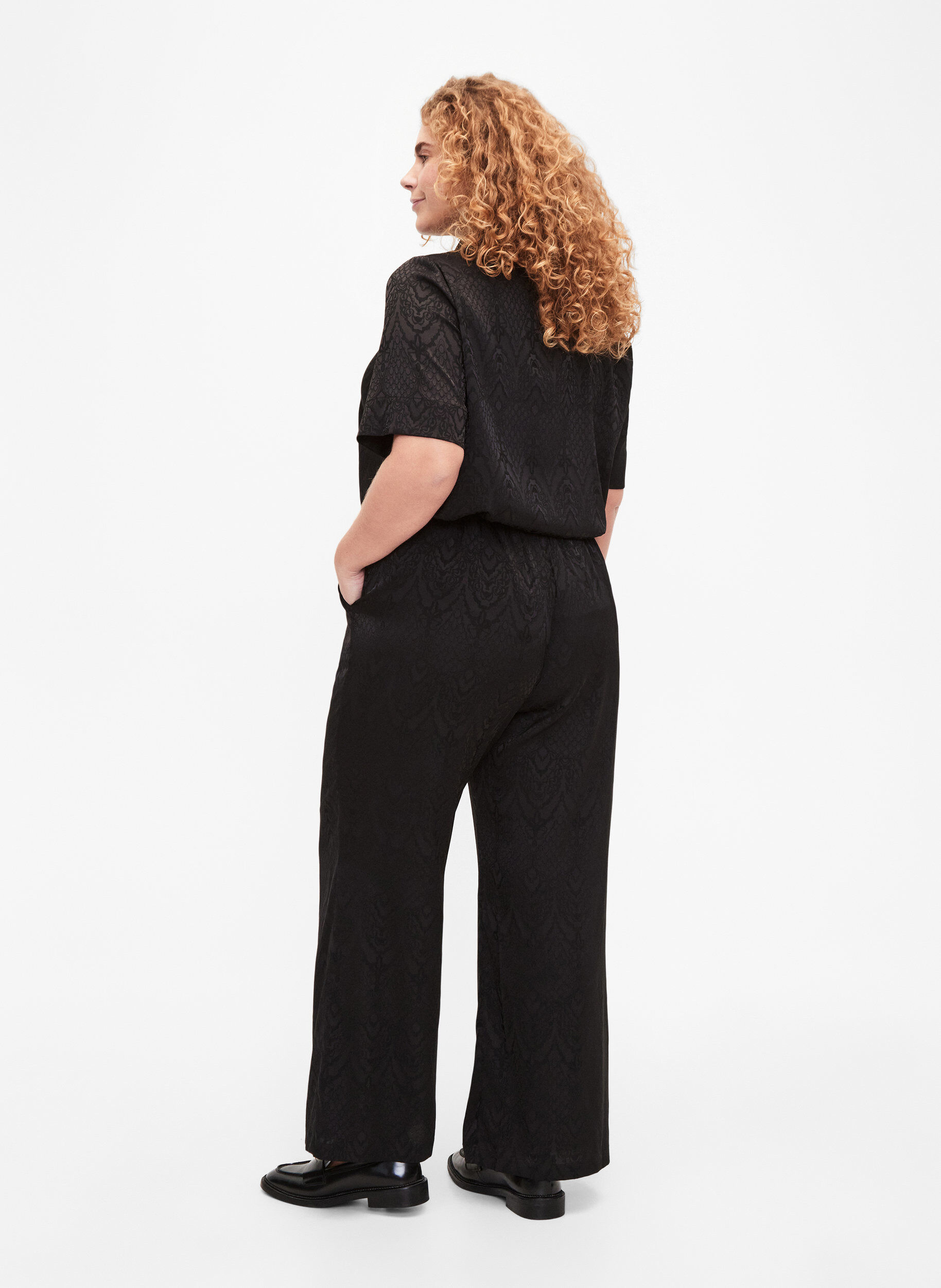 Zizzi Pantalon avec motif textur&eacute;, Black, Model image number 1