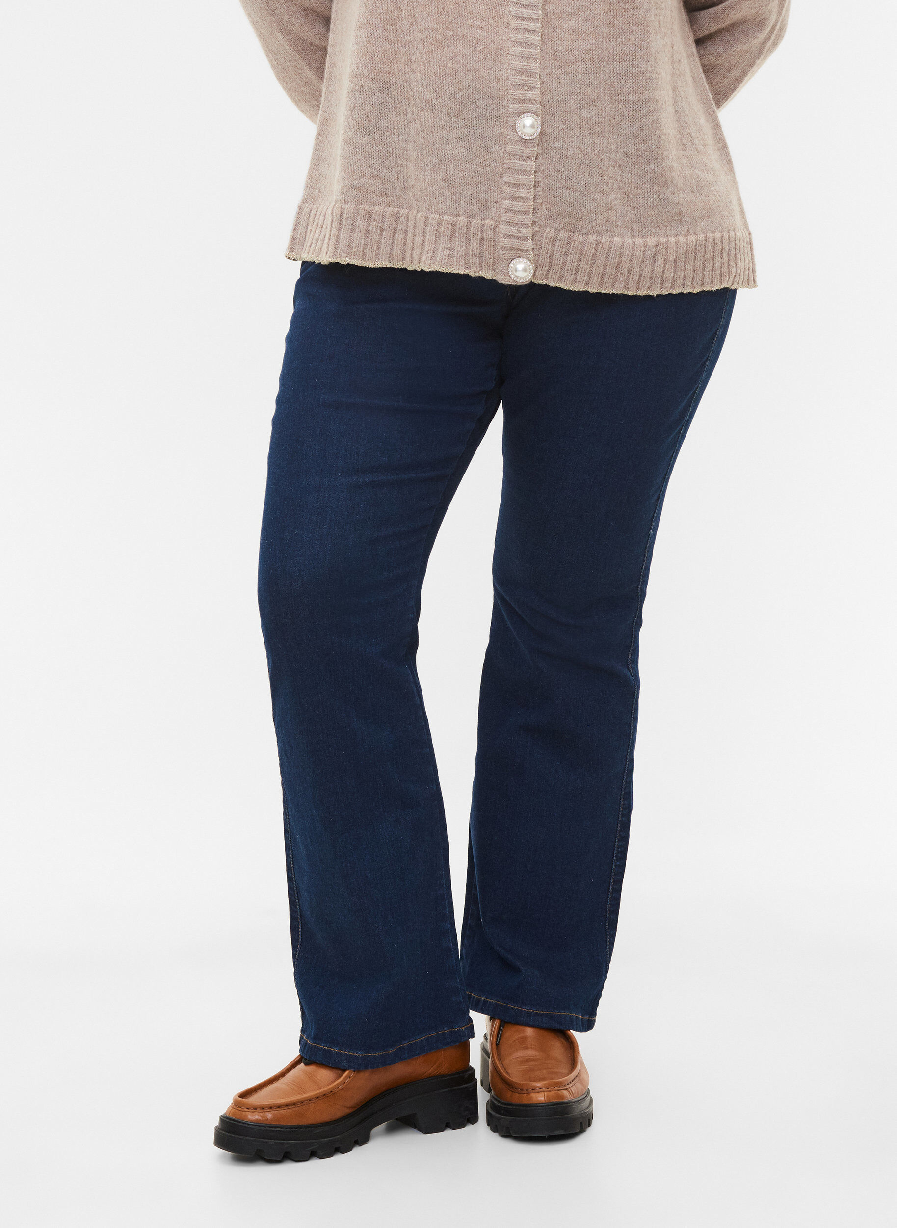 Zizzi Jeans bootcut Ellen &agrave; taille haute, Bleu, Model image number 2
