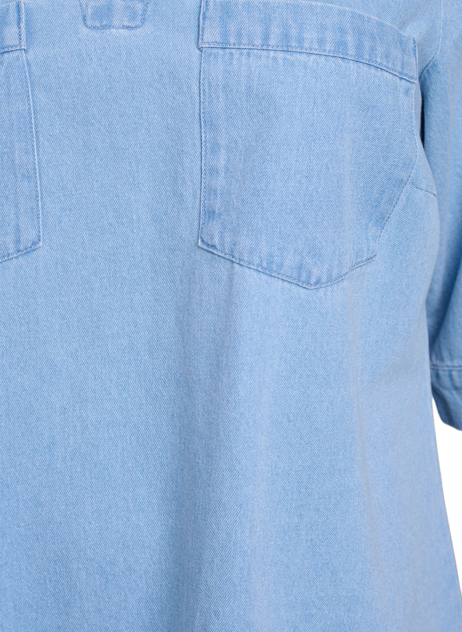 Zizzi Courte robe en denim avec un col et un col en V, Bleu Clair, Packshot image number 2