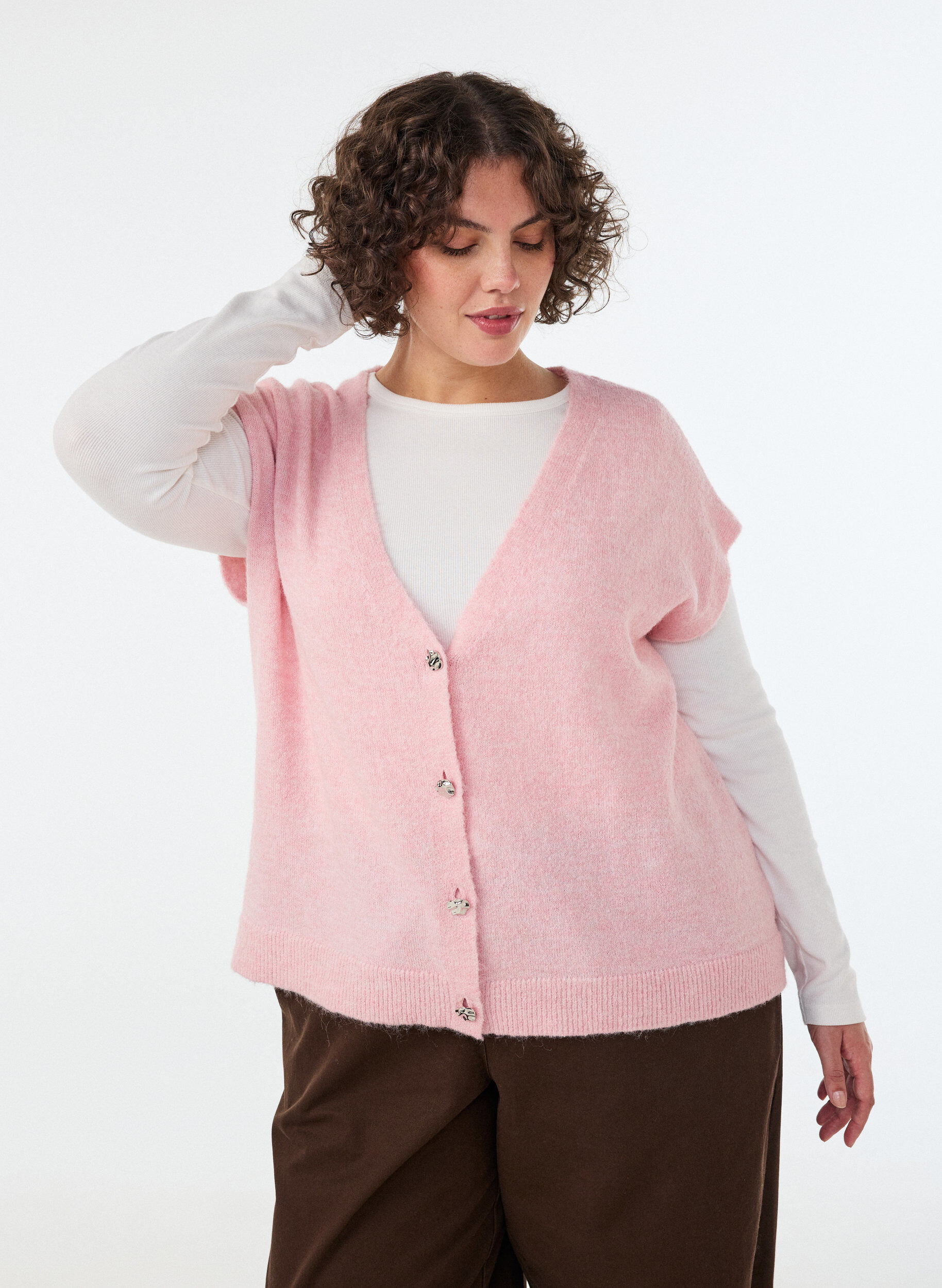 Gilet en maille &agrave; col V avec boutons d&eacute;coratifs, Rose, Model