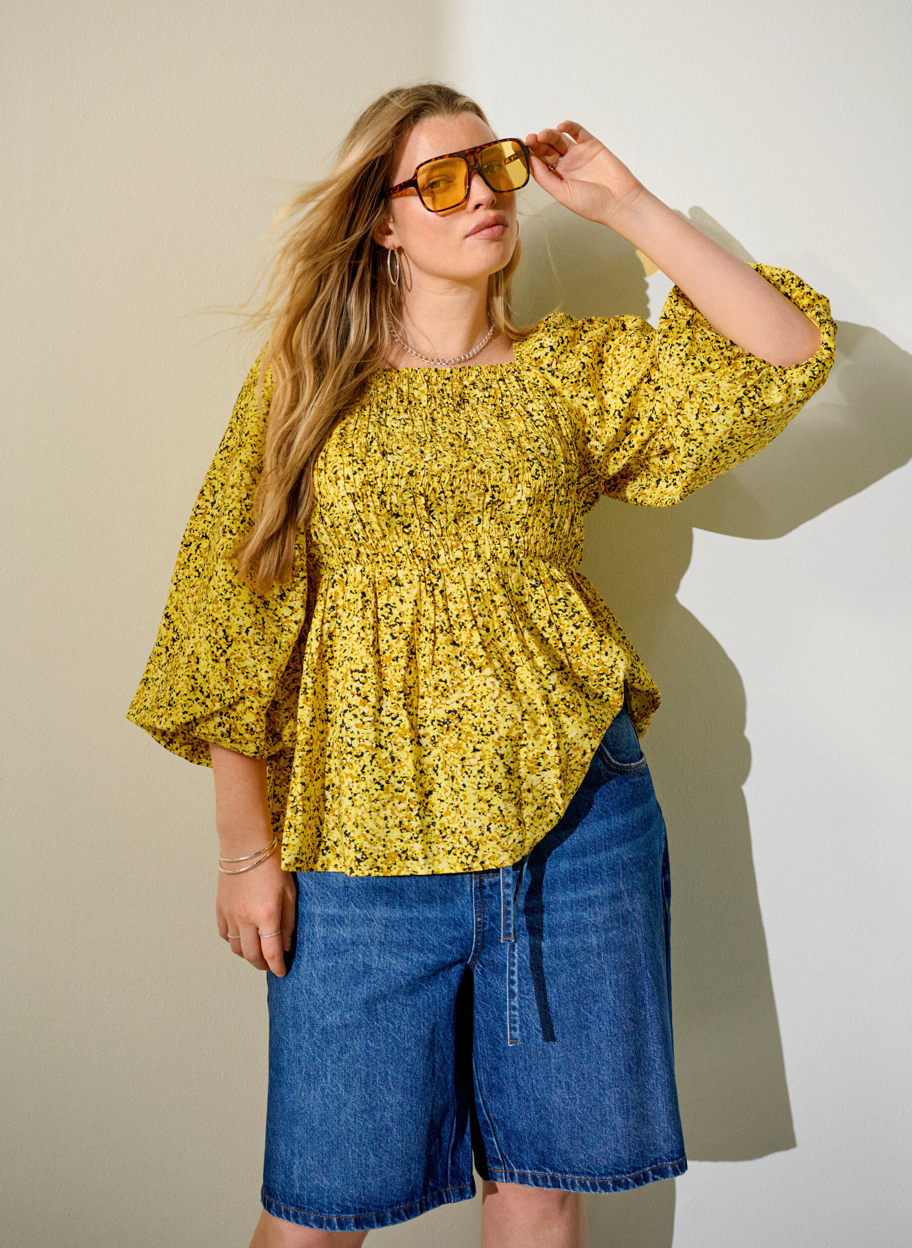 Short en jean coupe slim avec ceinture &agrave; nouer