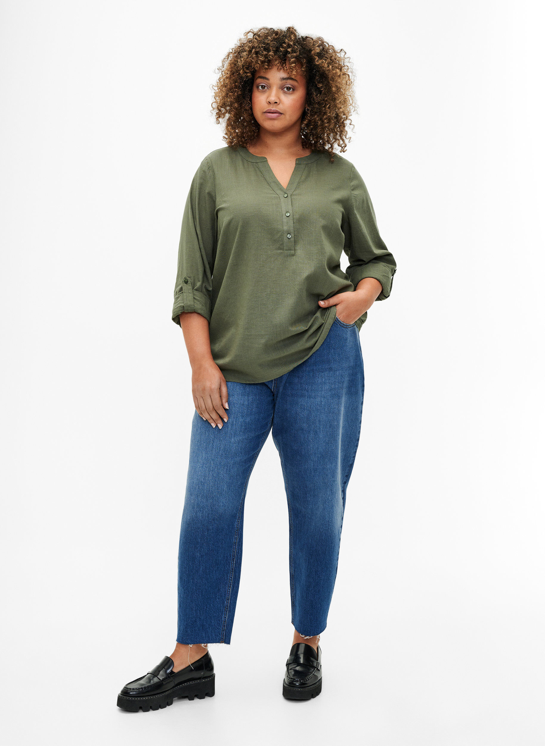 Zizzi Chemisier en coton &agrave; col V, Thyme, Model image number 2