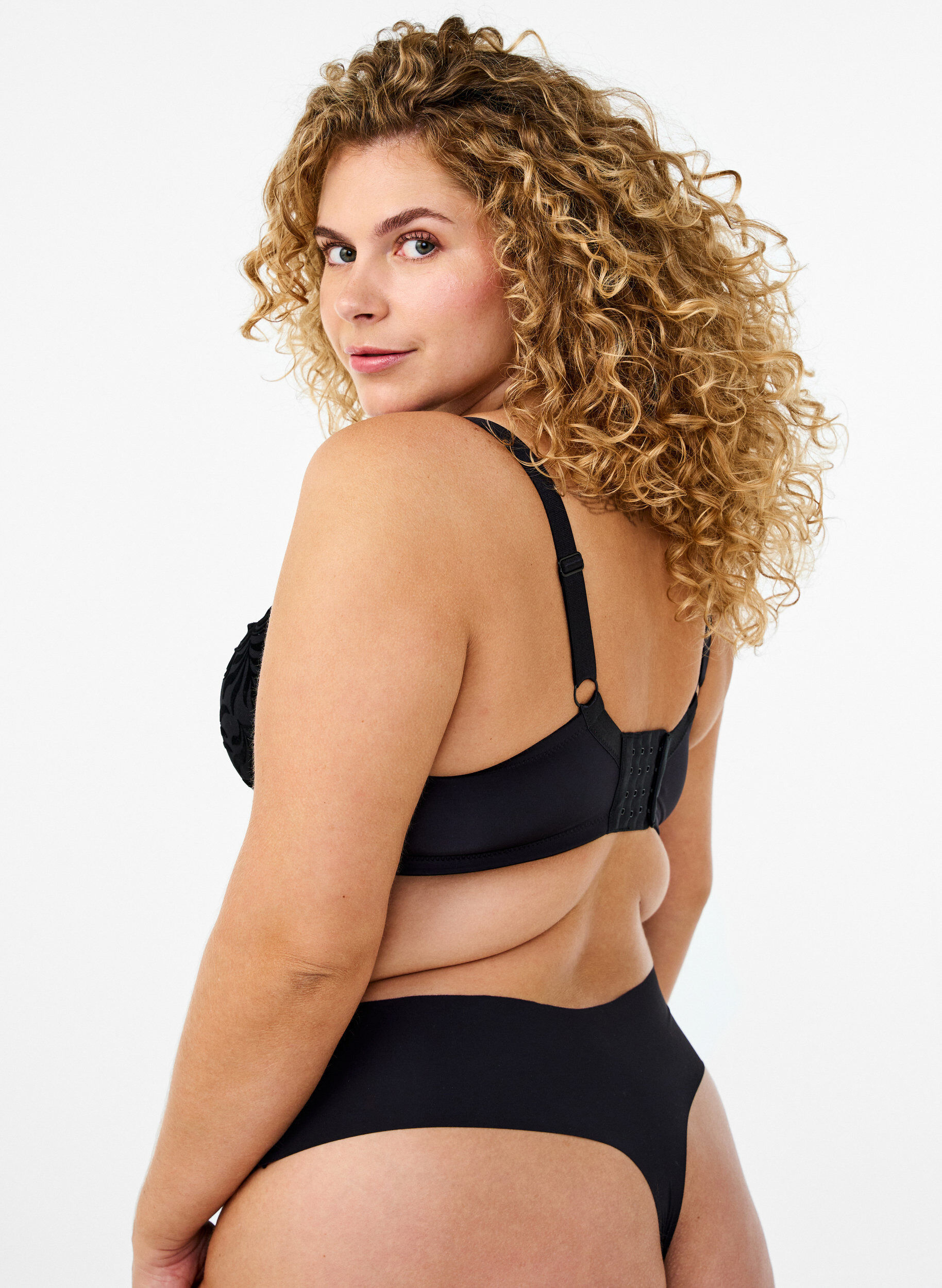 Zizzi Soutien-gorge moul&eacute; avec motif en velours, Noir, Model image number 2