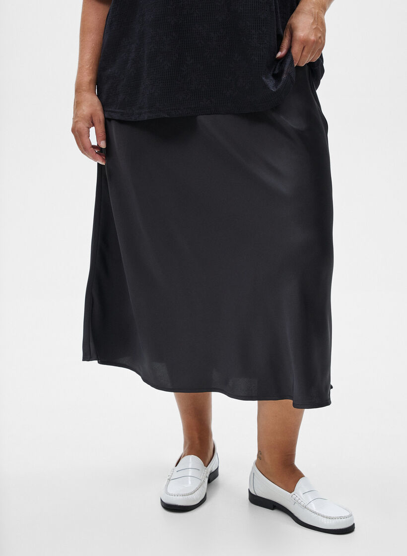 Jupe midi en satin, Noir, Model image number 3