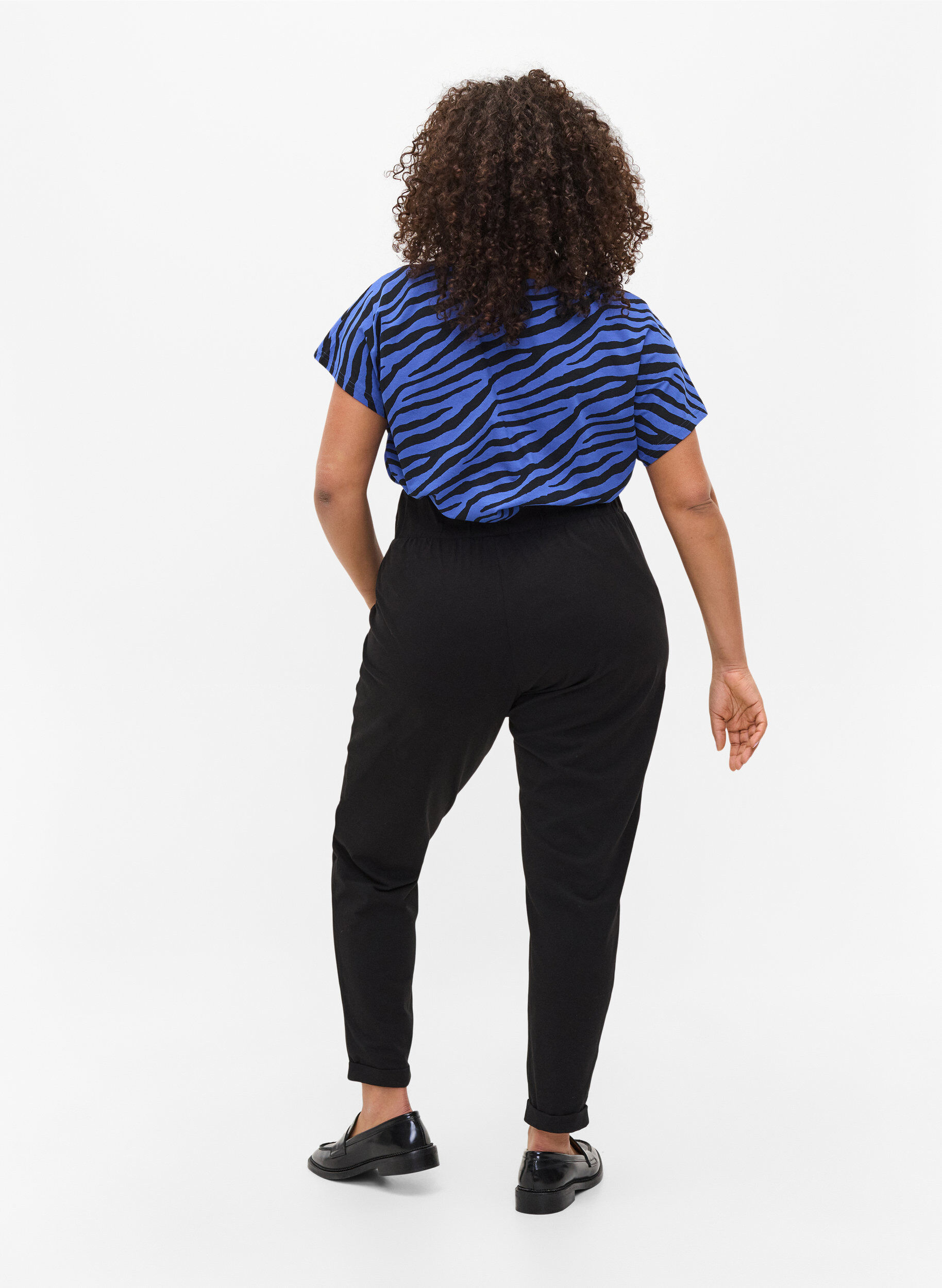 Zizzi Pantalon en coton &agrave; revers, Noir, Model image number 2