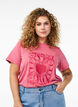 T-shirt en coton biologique avec une impression cool, Rose, Model image number 0