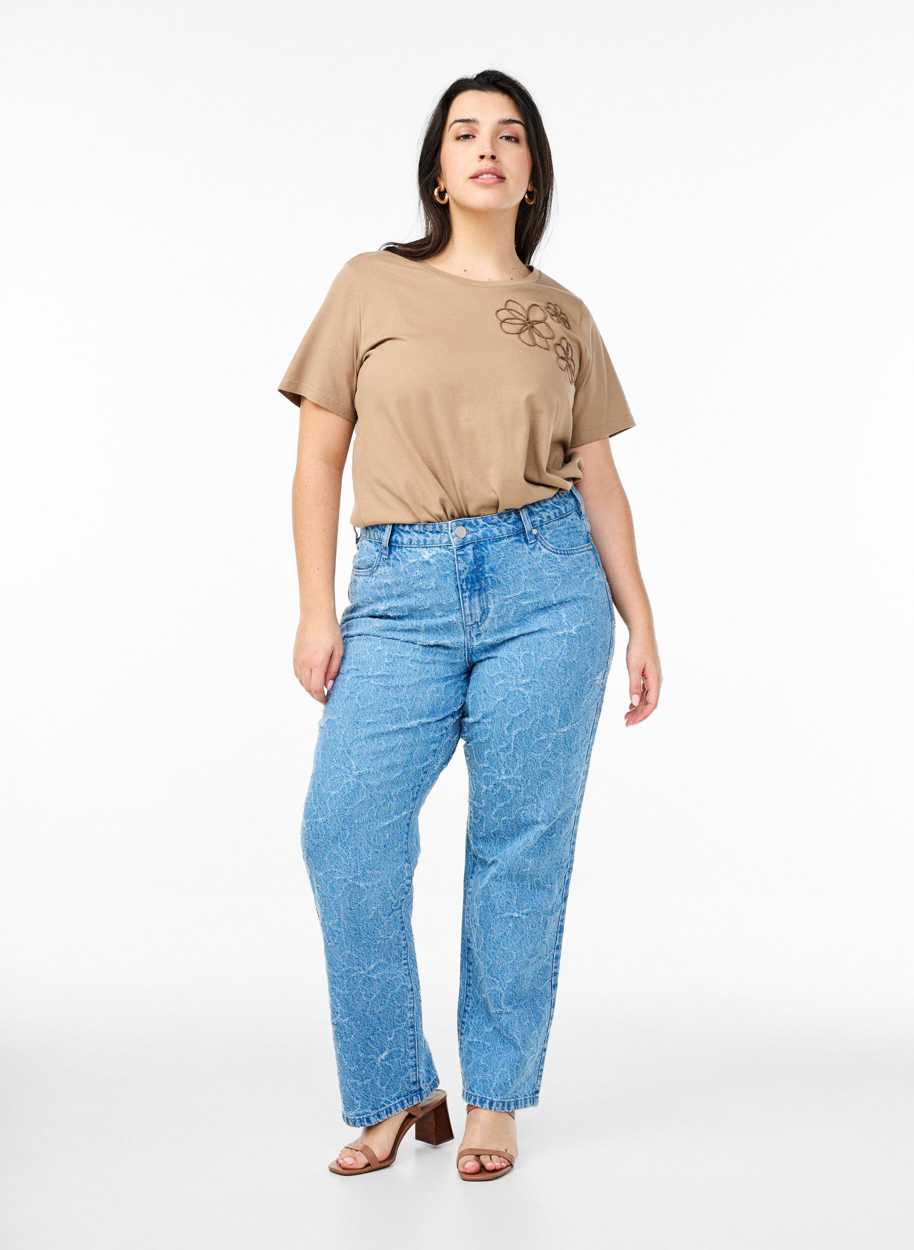 Zizzi T-shirt avec d&eacute;tails d&eacute;coratifs, Beige, Model image number 1