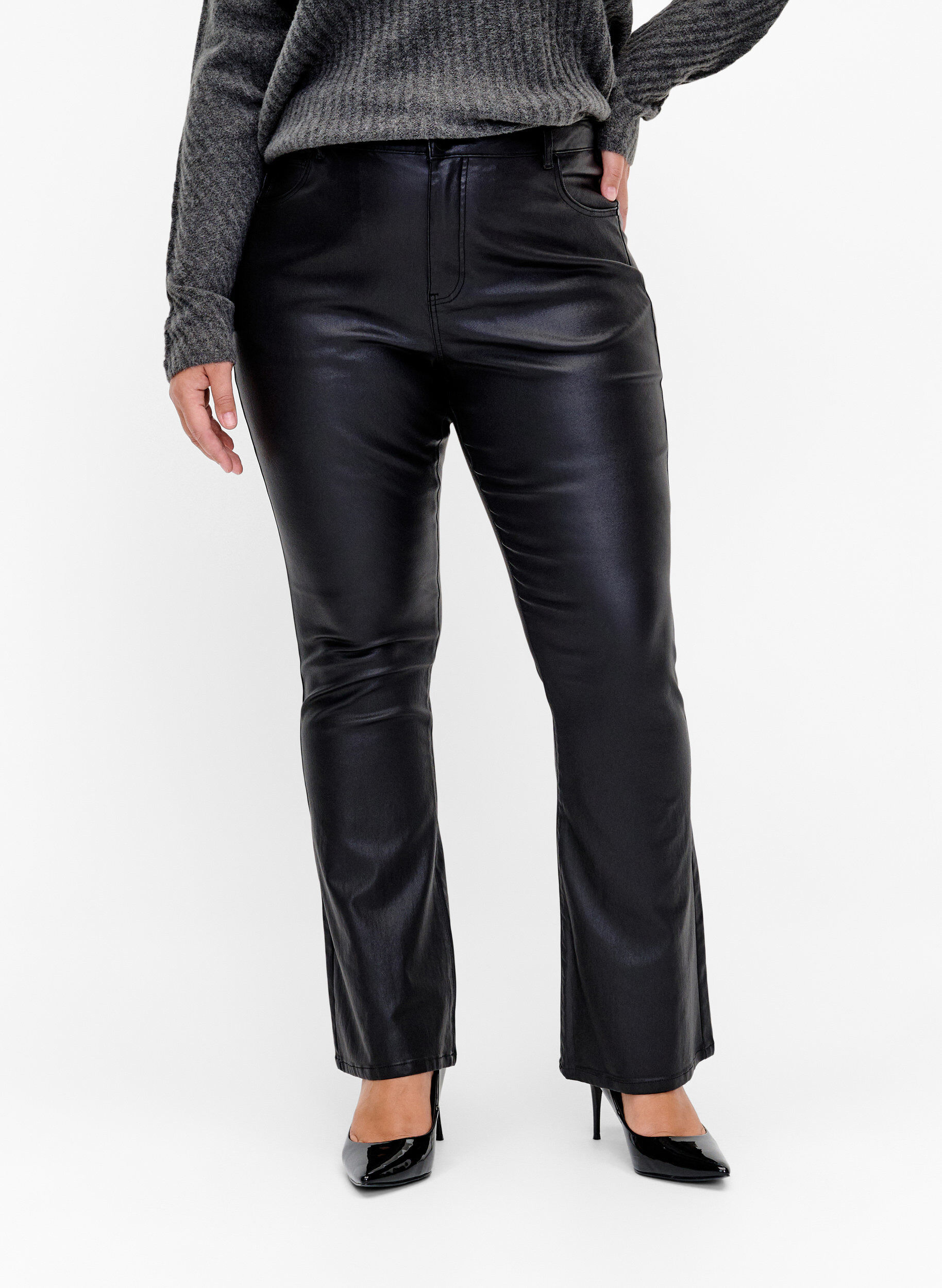 Zizzi Jeans Ellen enduits avec coupe bootcut, Black, Model image number 2